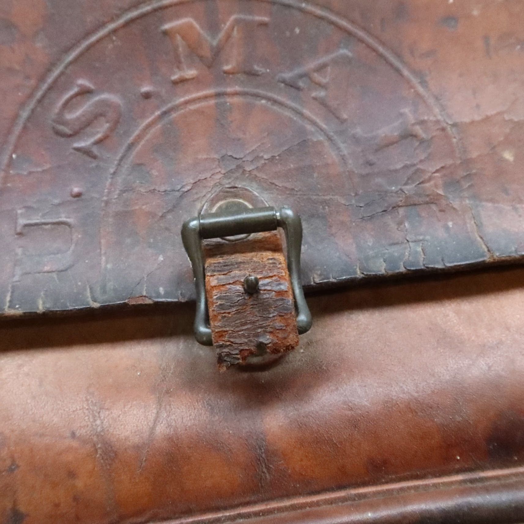 Vintage VINTAGE USPS US Mail Messenger Bag 1944 Made in USA Mens Brown Leather 1940s, Messenger Bag, Vintage, US Mail, Made in USA, 1944, Brown, Leather, Mens Size ONE SIZE - 3 Thumbnail