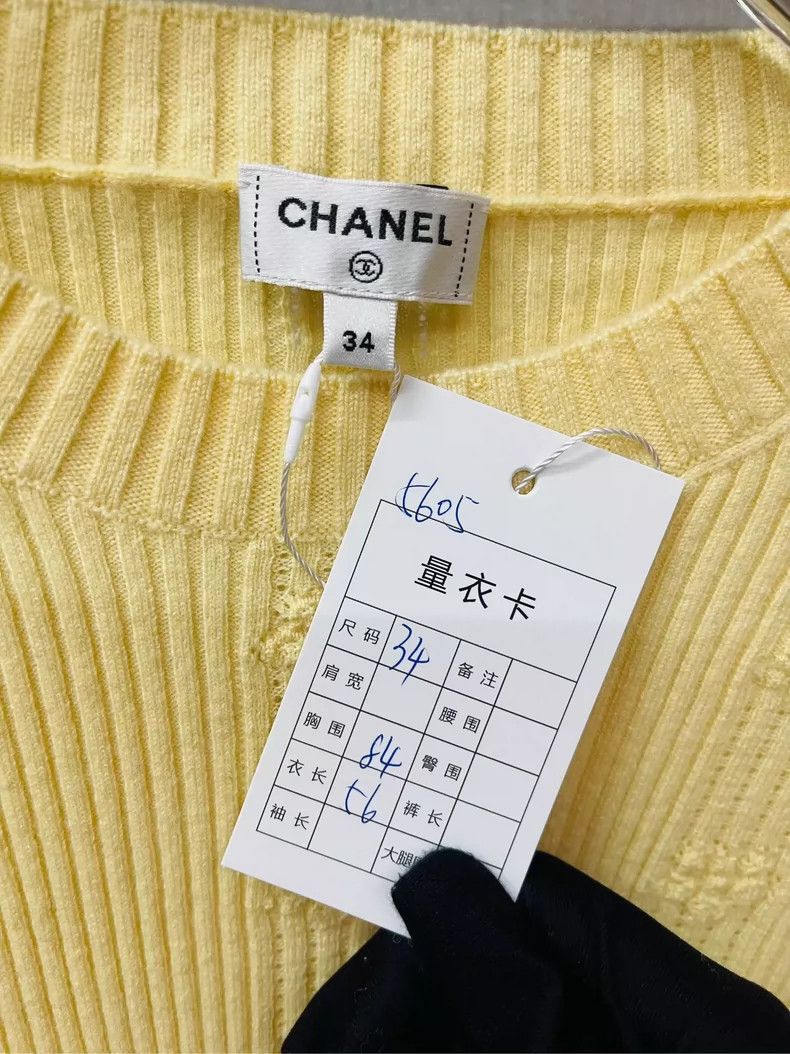 Chanel Chanel 24 chick yellow rhinestone waist-tight knitwear 2504 Size XXS / US 00 / IT 34 - 2 Thumbnail