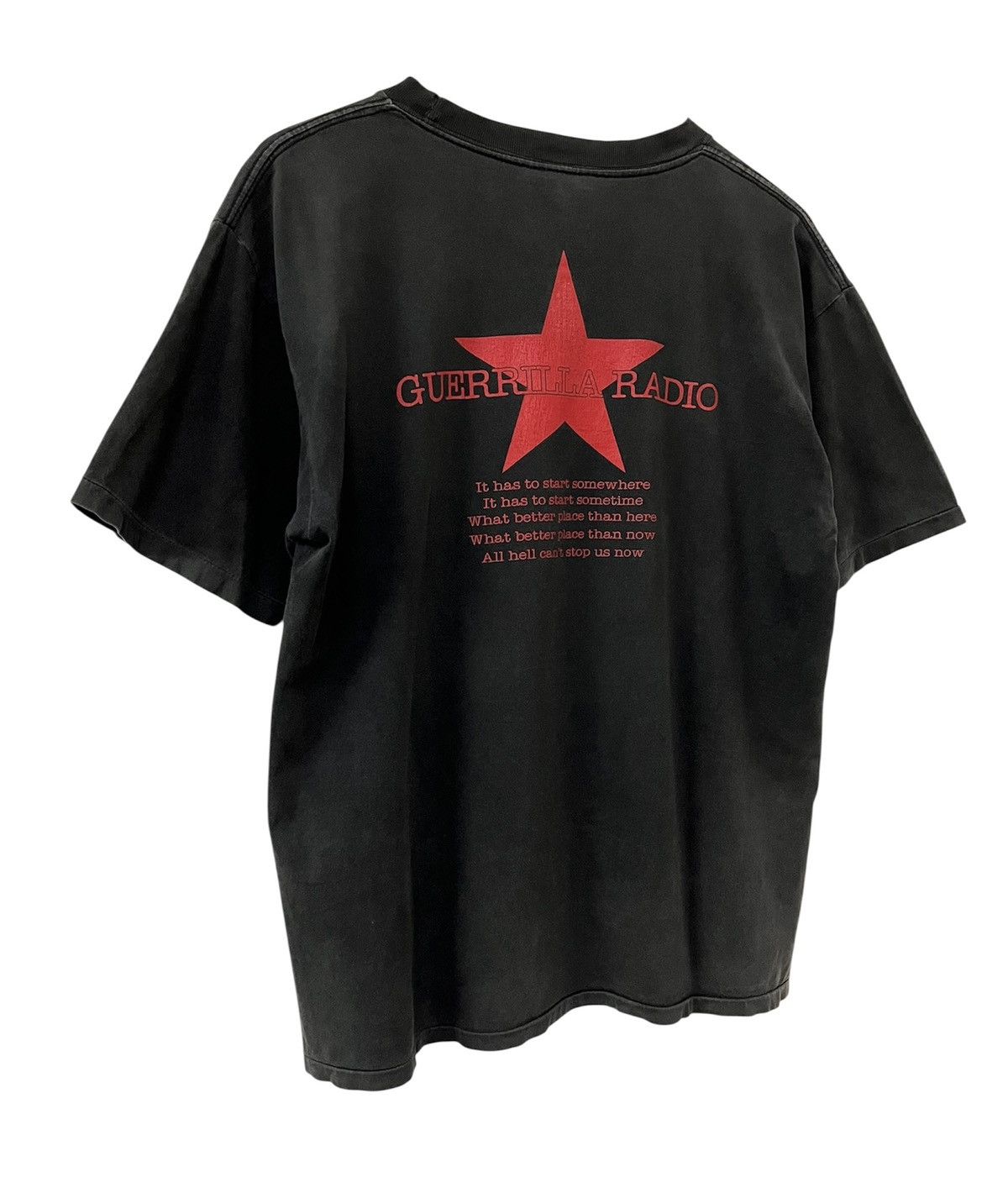 Band Tees VINTAGE RAGE AGAINST THE MACHINE GUERILLA RADIO BAND TSHIRT Size US L / EU 52-54 / 3 - 7 Thumbnail