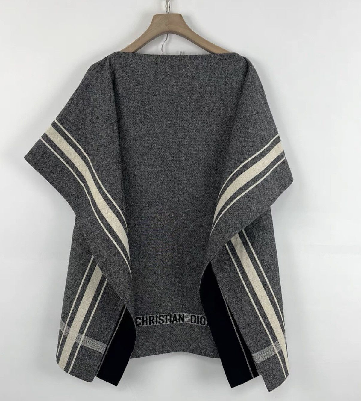 Dior Dior Grey Striped Slogan Logo Cape Shawl K12 Size US S / EU 44-46 / 1 - 1 Thumbnail