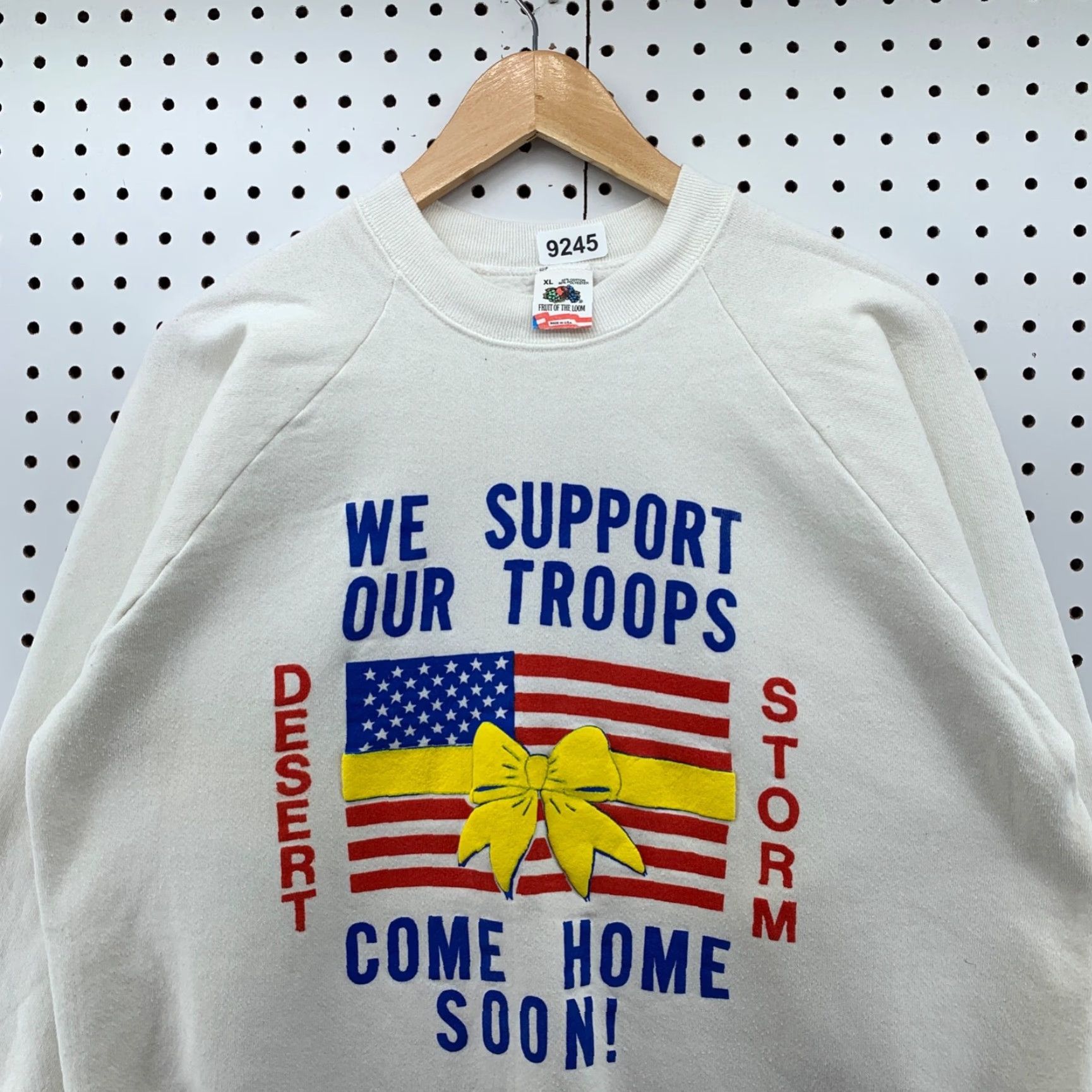 Fruit Of The Loom VINTAGE 1980s Desert Storm Crewneck Sweatshirt Men Large White USA Flag Logo 90s American Army Military Size US L / EU 52-54 / 3 - 4 Thumbnail