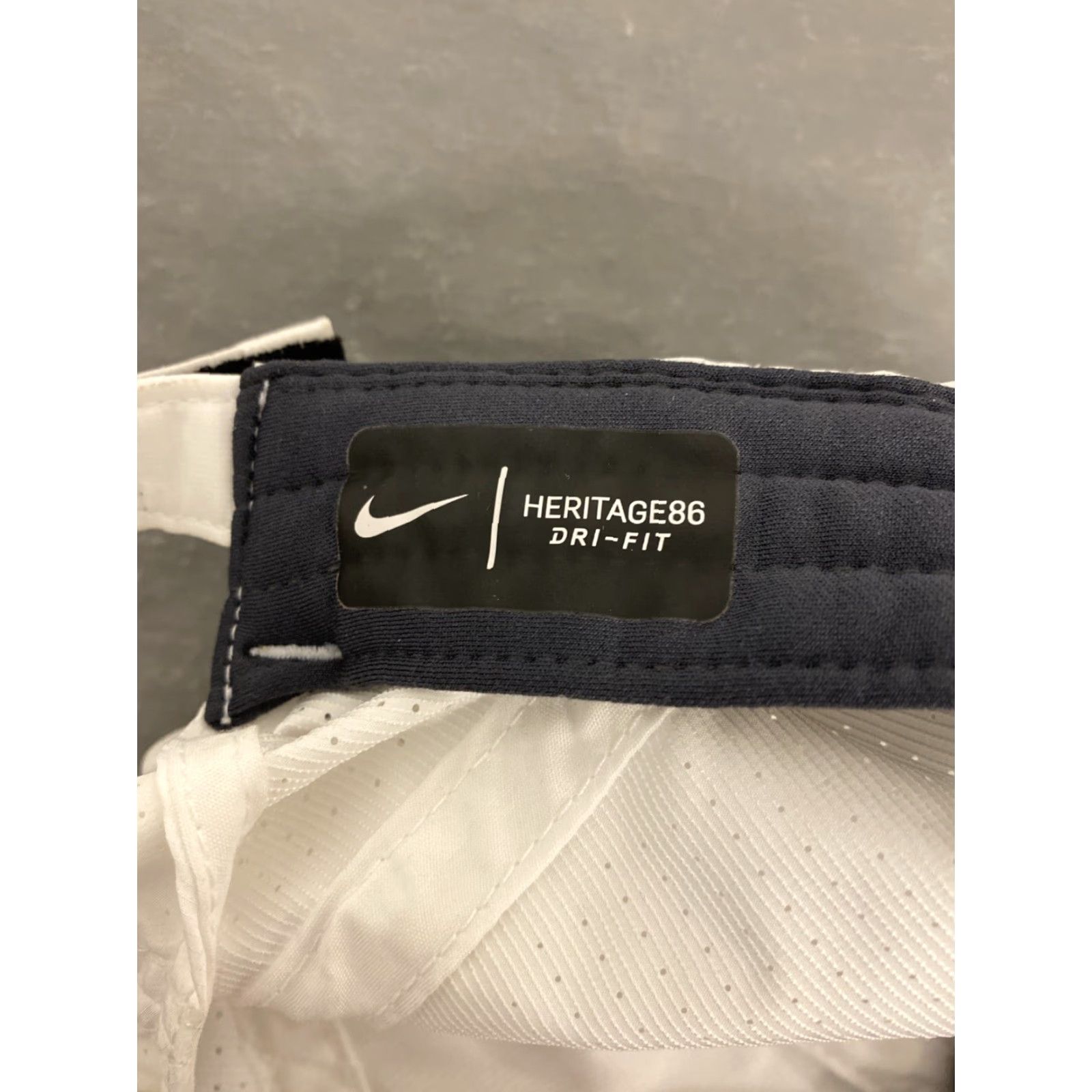 Nike Nike Hat Men’s Baseball Cap Adjustable Golf Swoosh Heritage/905 White One Size Classic 90s Streetwear Casual Sportswear Logo Cap Size ONE SIZE - 7 Thumbnail