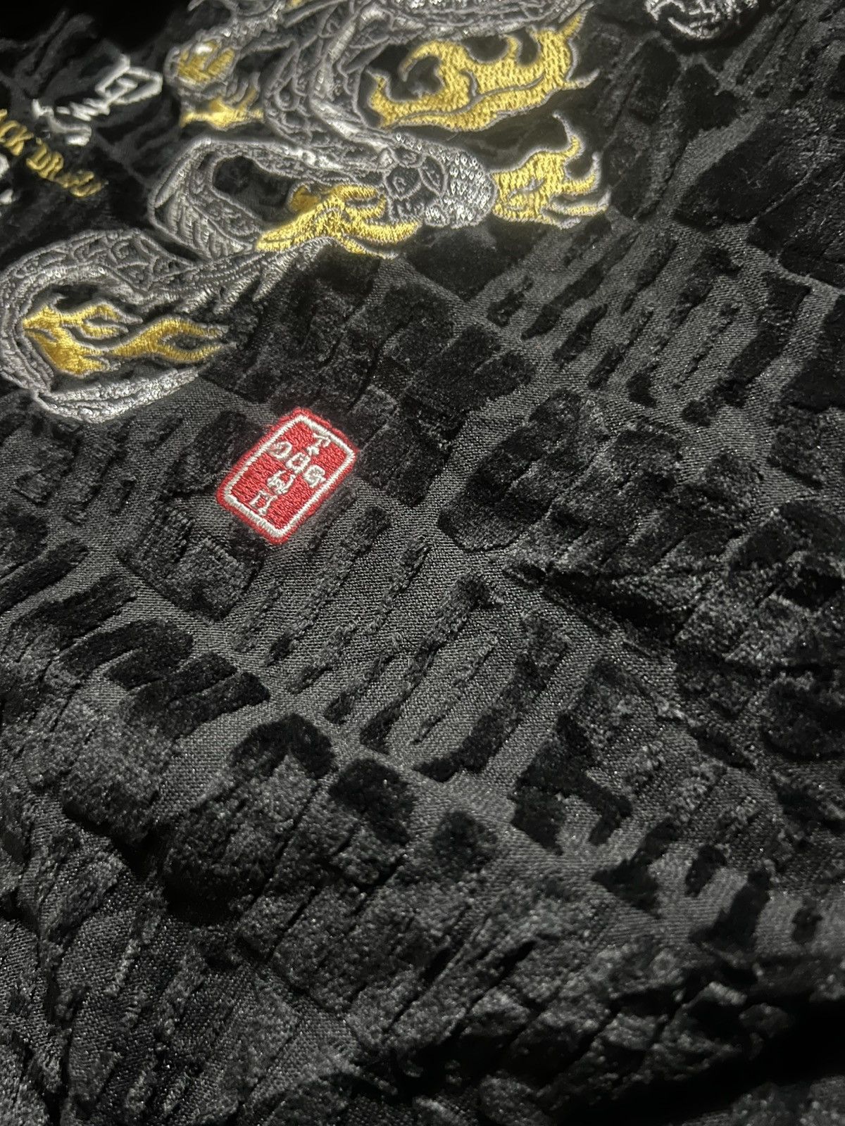 Dogtown Rare DOGTOWN Embossed Velvet Fabric Black Dragon Embroidery Size US XL / EU 56 / 4 - 8 Thumbnail