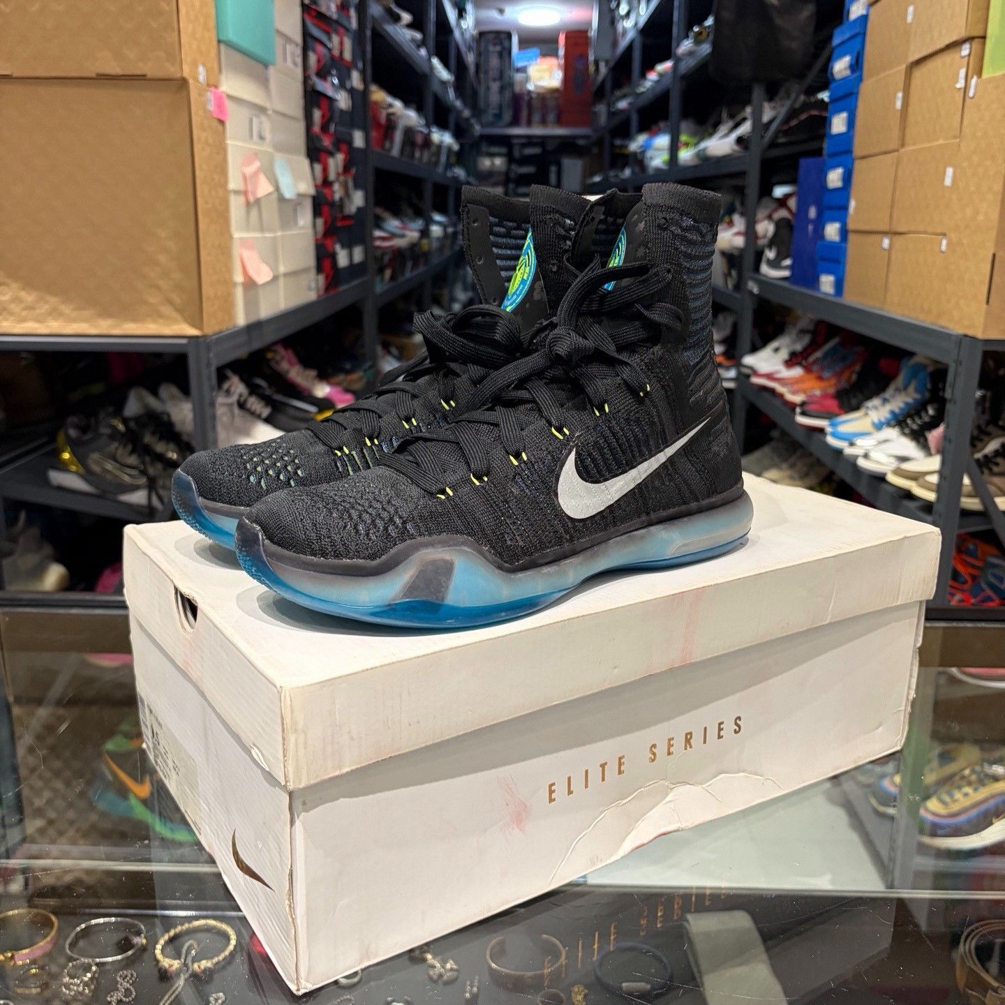 Nike Nike Black Lowtop Sneakers 10 Men Size US 10 / EU 43 - 1 Thumbnail