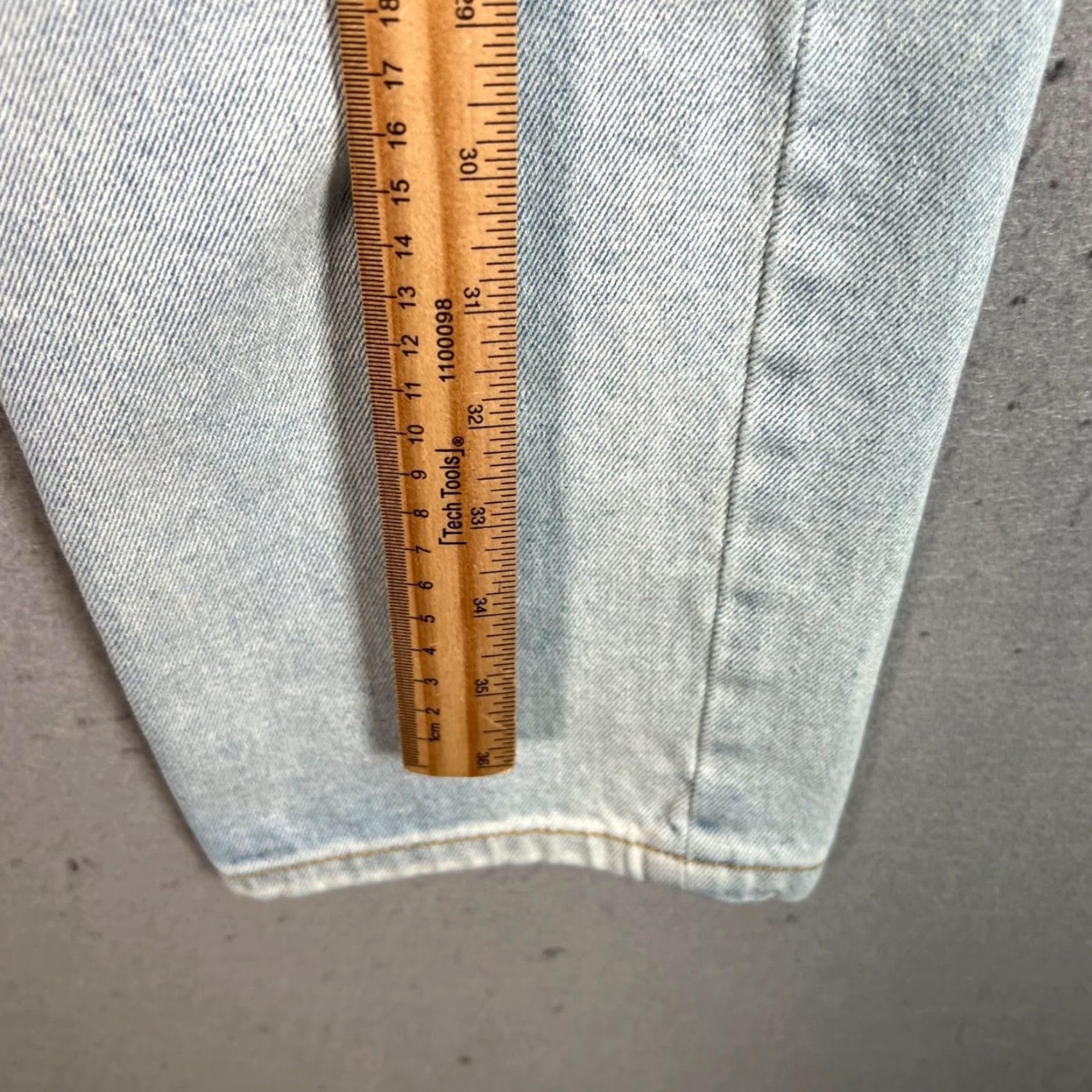 Obey OBEY Womens Jeans High-Waisted Light Wash Denim 26 Straight 5-Pocket Logo Blue Vintage? No (use rules) Size 26" / US 2 / IT 38 - 7 Thumbnail