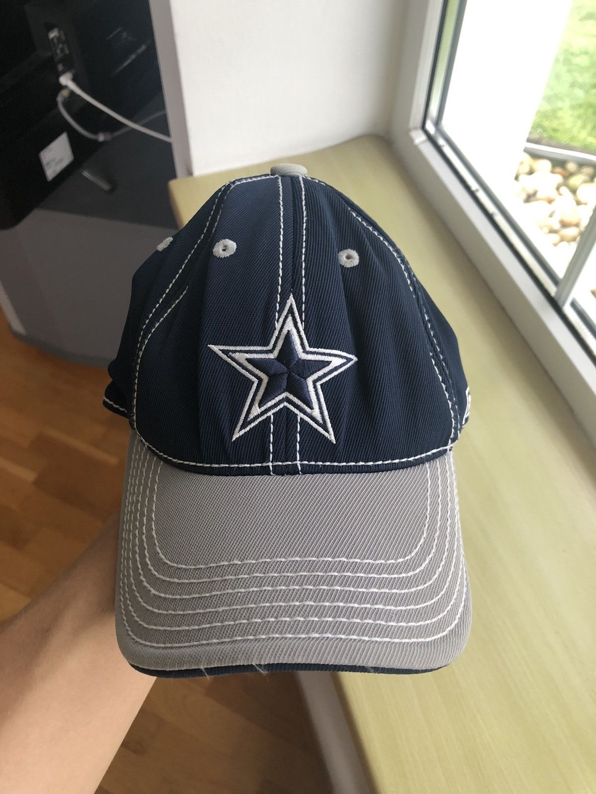 NFL DALLAS COWBOYS REEBOK VINTAGE NFL HAT FITTED CAP Size ONE SIZE - 1 Thumbnail