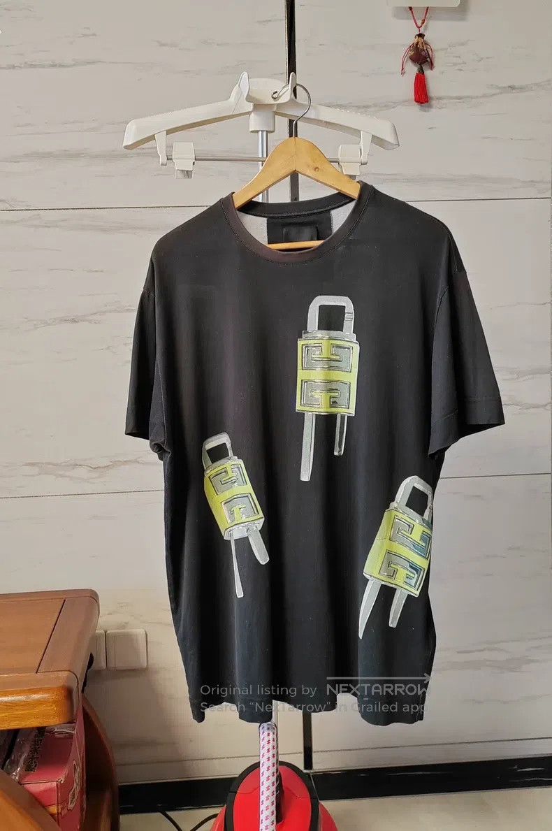 Givenchy Givenchy Solid Color Lock Pattern Short Sleeve T-Shirt (Me Size US M / EU 48-50 / 2 - 1 Thumbnail