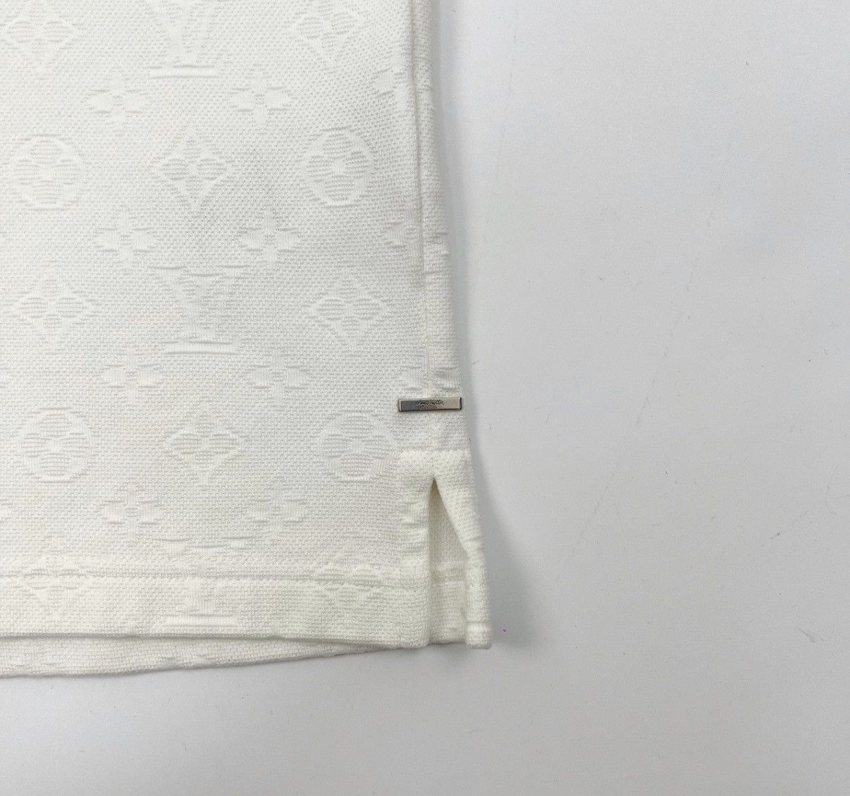 Louis Vuitton Louis Vuitton Embossed Print Short Sleeve T-shirt K12 Size US XL / EU 56 / 4 - 5 Thumbnail