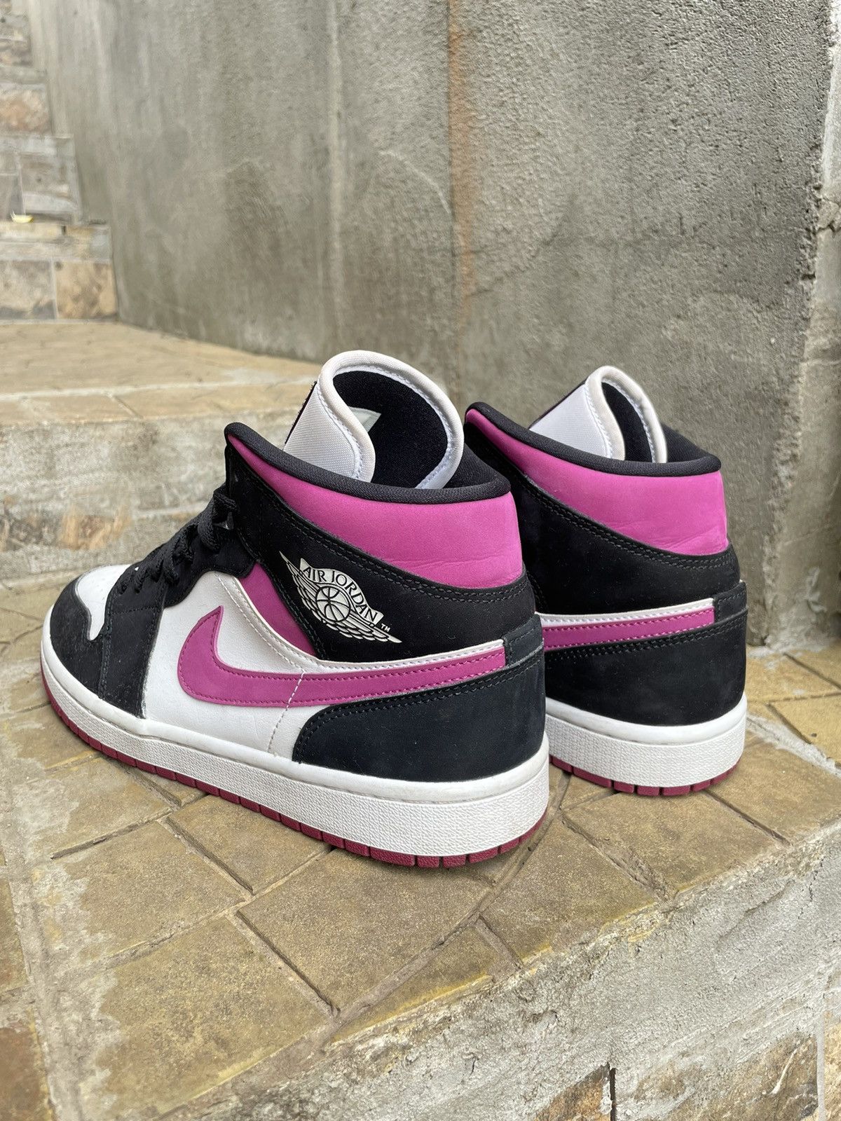 Nike Nike Air Jordan 1 Mid Cactus Flower 2020 Magenta Size 9.5 Size US 9.5 / IT 39.5 - 3 Thumbnail