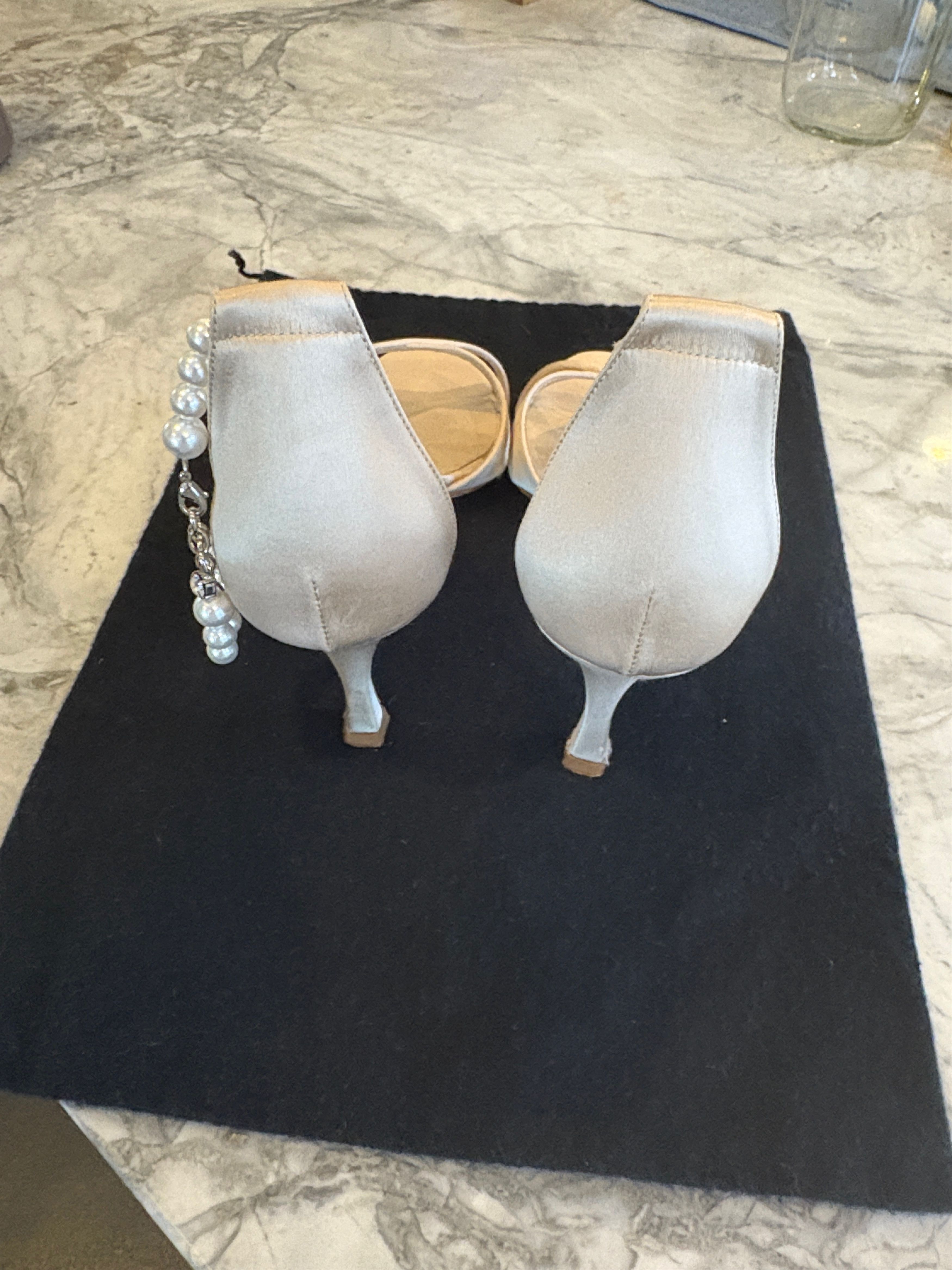 Manolo Blahnik Manolo Blahnik Beige Silk Heels / Pearl ankle strap / 38.5 Size US 7.5 / IT 37.5 - 8 Thumbnail
