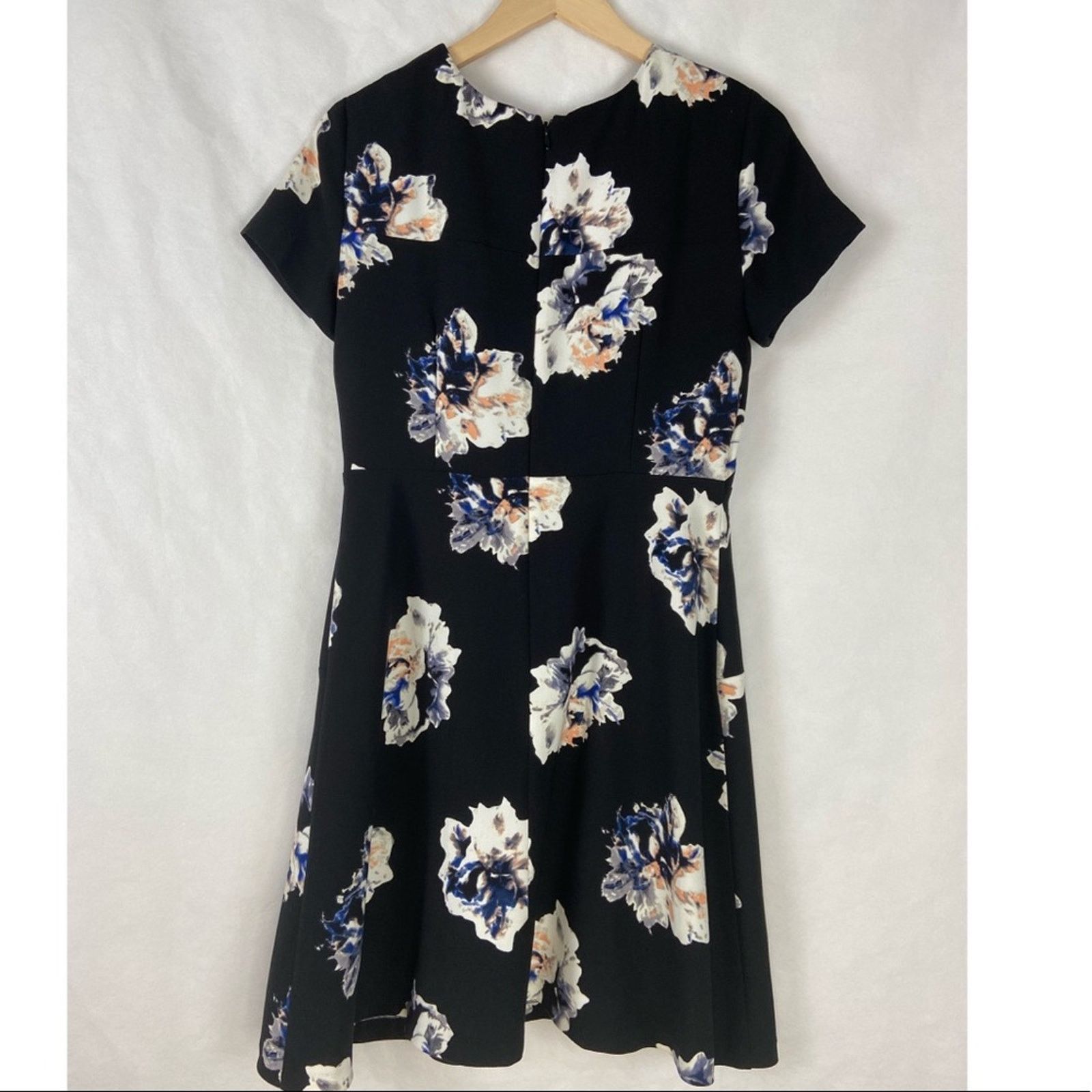 Vince Camuto Vince Camuto Women's Fit & Flare Floral Mini Dress Size 6 Size M / US 6-8 / IT 42-44 - 3 Thumbnail