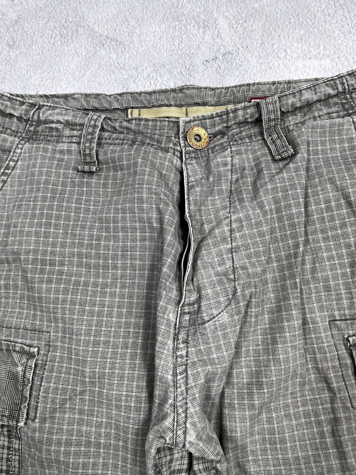 Other Vintage Y2K check cargo faded shorts streetwear size M Size US 32 / EU 48 - 4 Thumbnail