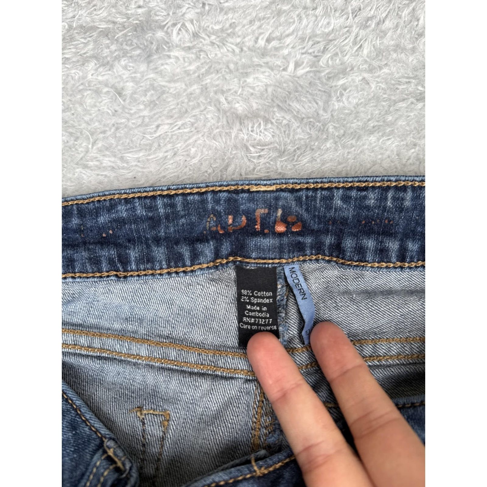 Apt. 9 Apt. 9 Crop Jeans Womens 10 Blue Medium Wash Mid Rise Stretch Distressed 31x26 Size 32" / US 10 / IT 46 - 6 Thumbnail