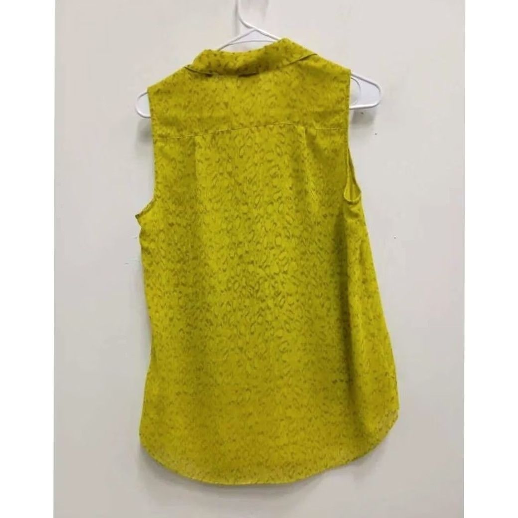Vintage Cabi Reign Blouse Top Women Small Chartreuse Yellow Sleeveless Ruffle 3077 Size S / US 4 / IT 40 - 6 Thumbnail