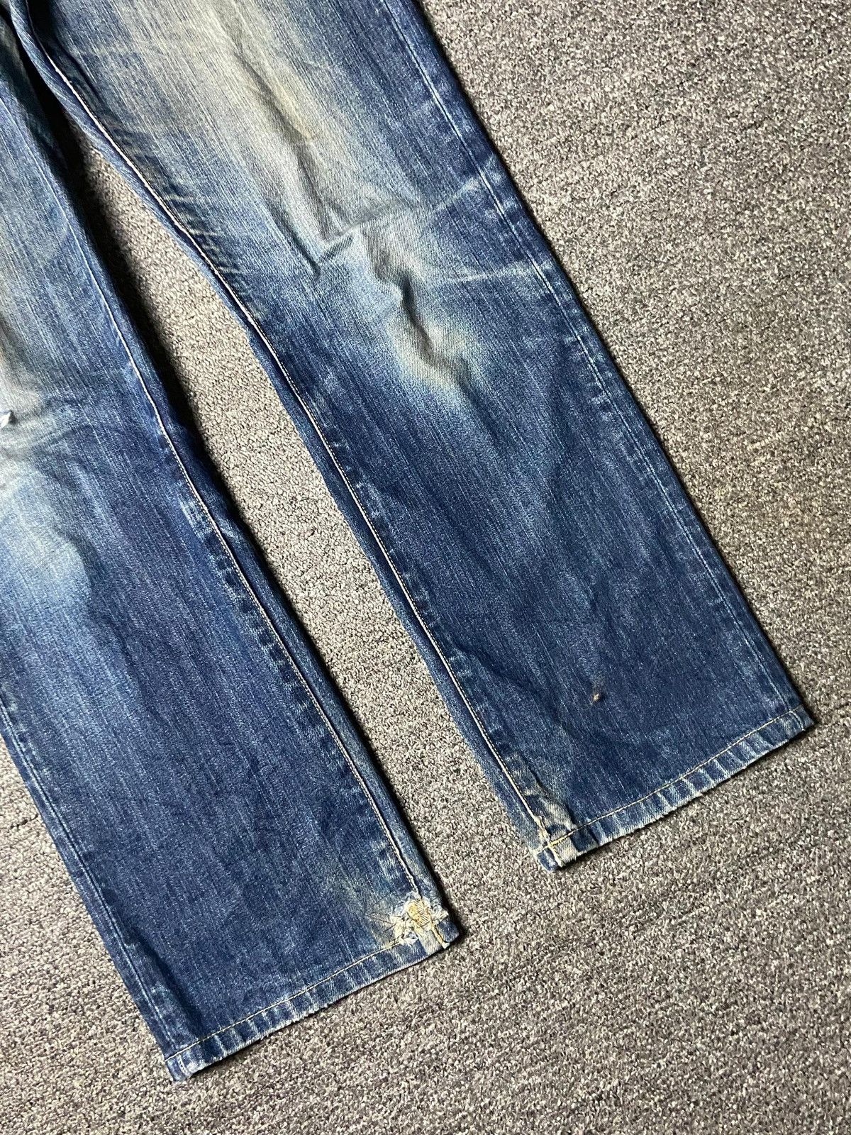 Uniqlo Uniqlo Distressed Ripped Denim Jeans (164) Size US 31 - 8 Thumbnail