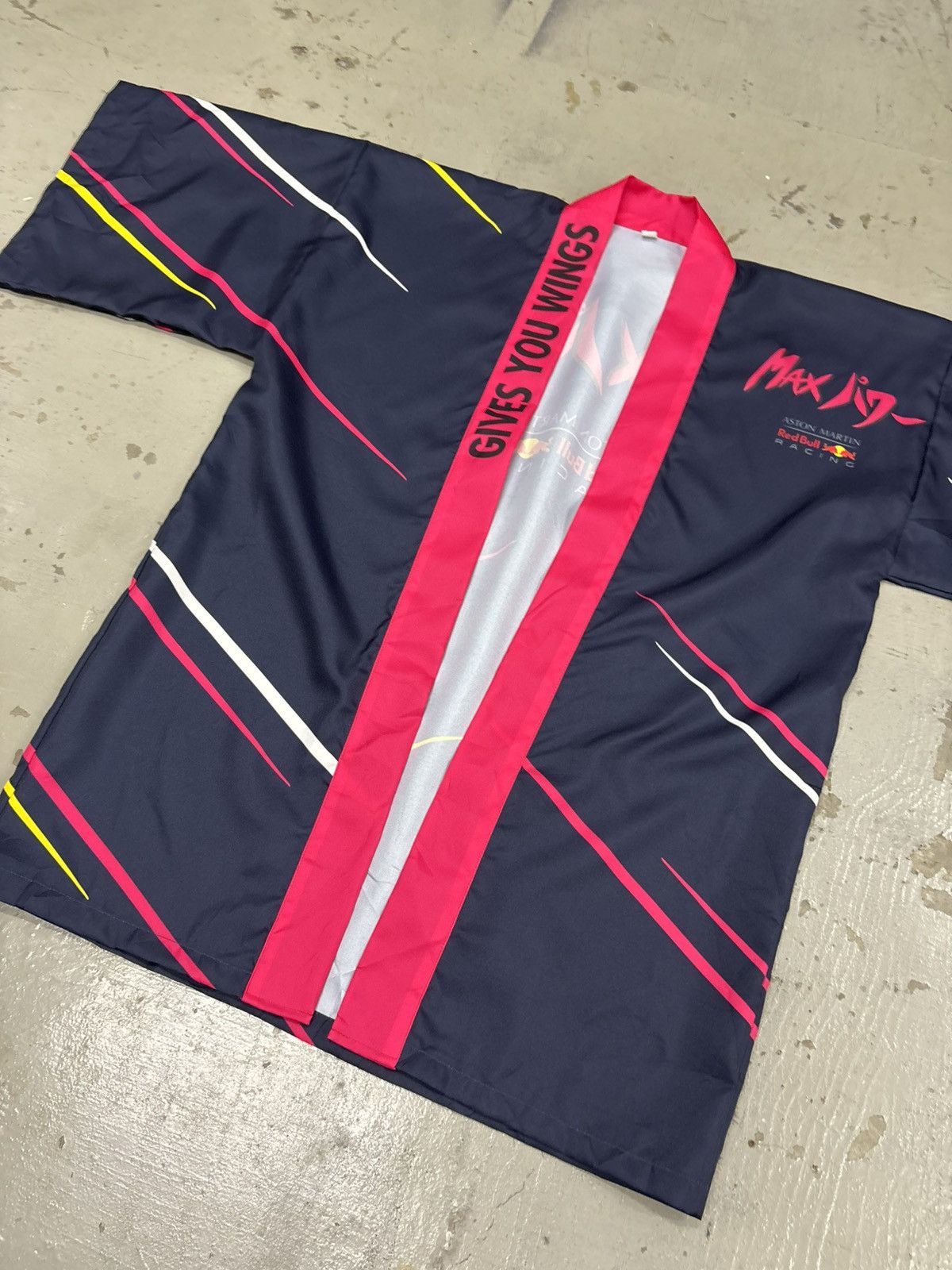 Red Bull RARE Max Verstappen Red Bull Racing Formula 1 Kimono Size US L / EU 52-54 / 3 - 5 Thumbnail