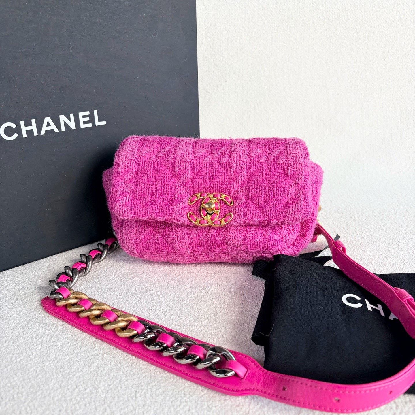 Chanel Pre-loved Bag Very good condition Size ONE SIZE - 1 Thumbnail