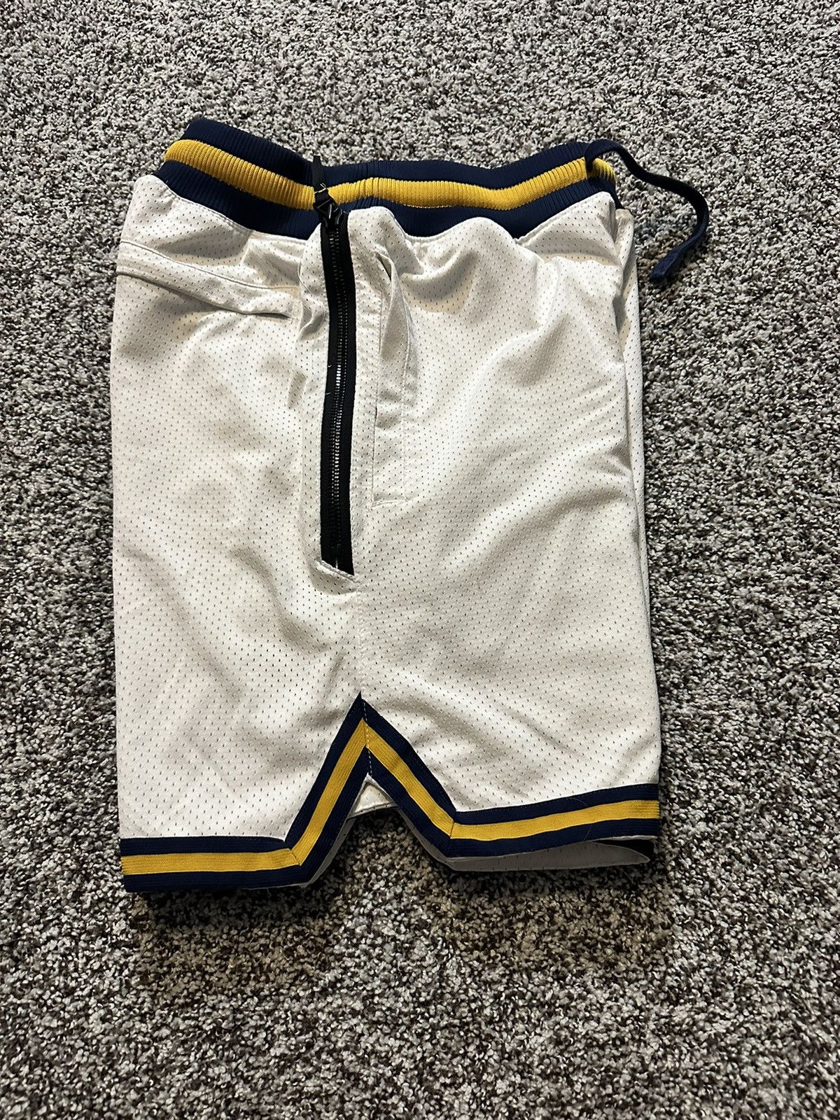 Nike Nike Michigan Basketball Shorts Size US 31 - 4 Thumbnail