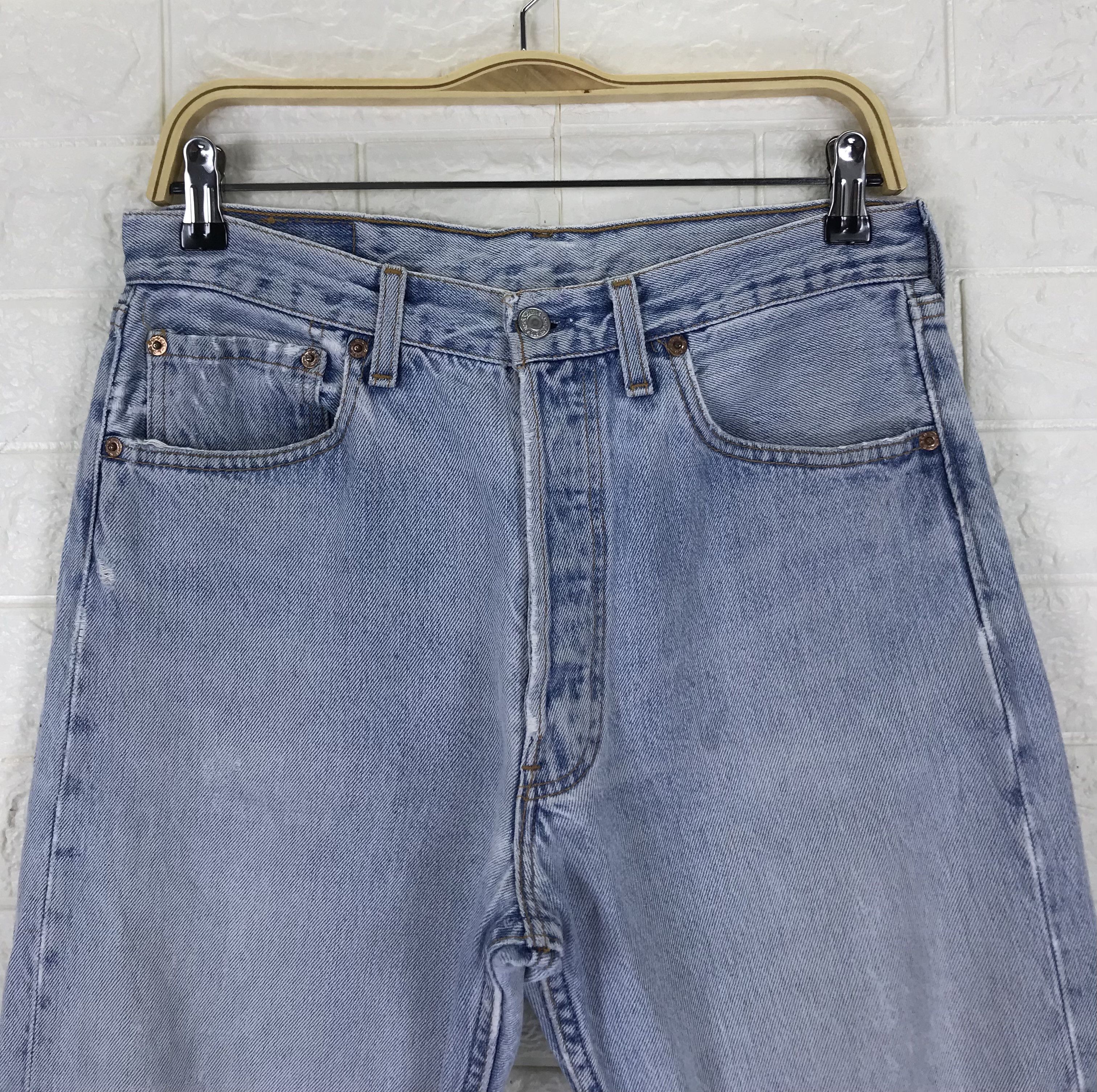 Levi's Vintage 90s Levi's 501 Light Wash Jeans Distressed Denim Size US 31 - 2 Thumbnail