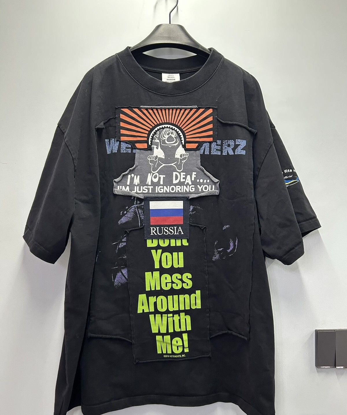 Vetements VETEMENTS Anti-War Patch Runway Short Sleeve T-shirt Size US S / EU 44-46 / 1 - 1 Thumbnail