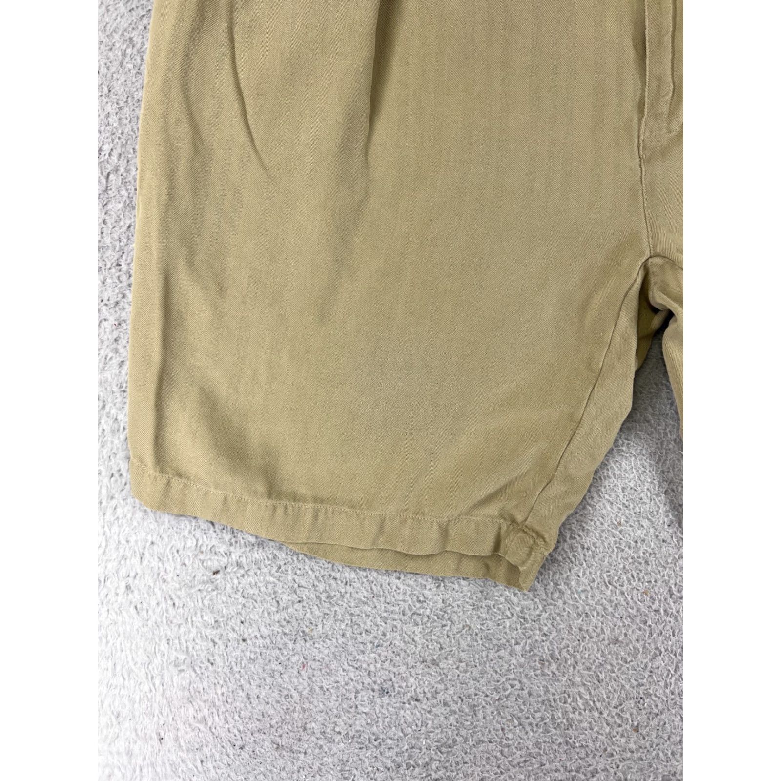 Tommy Bahama Tommy Bahama Shorts Men 38 Beige Pleated Bermuda Silk Blend Casual Cargo Pockets 9in Inseam Beach Aloha Mens Size US 38 / EU 54 - 3 Thumbnail