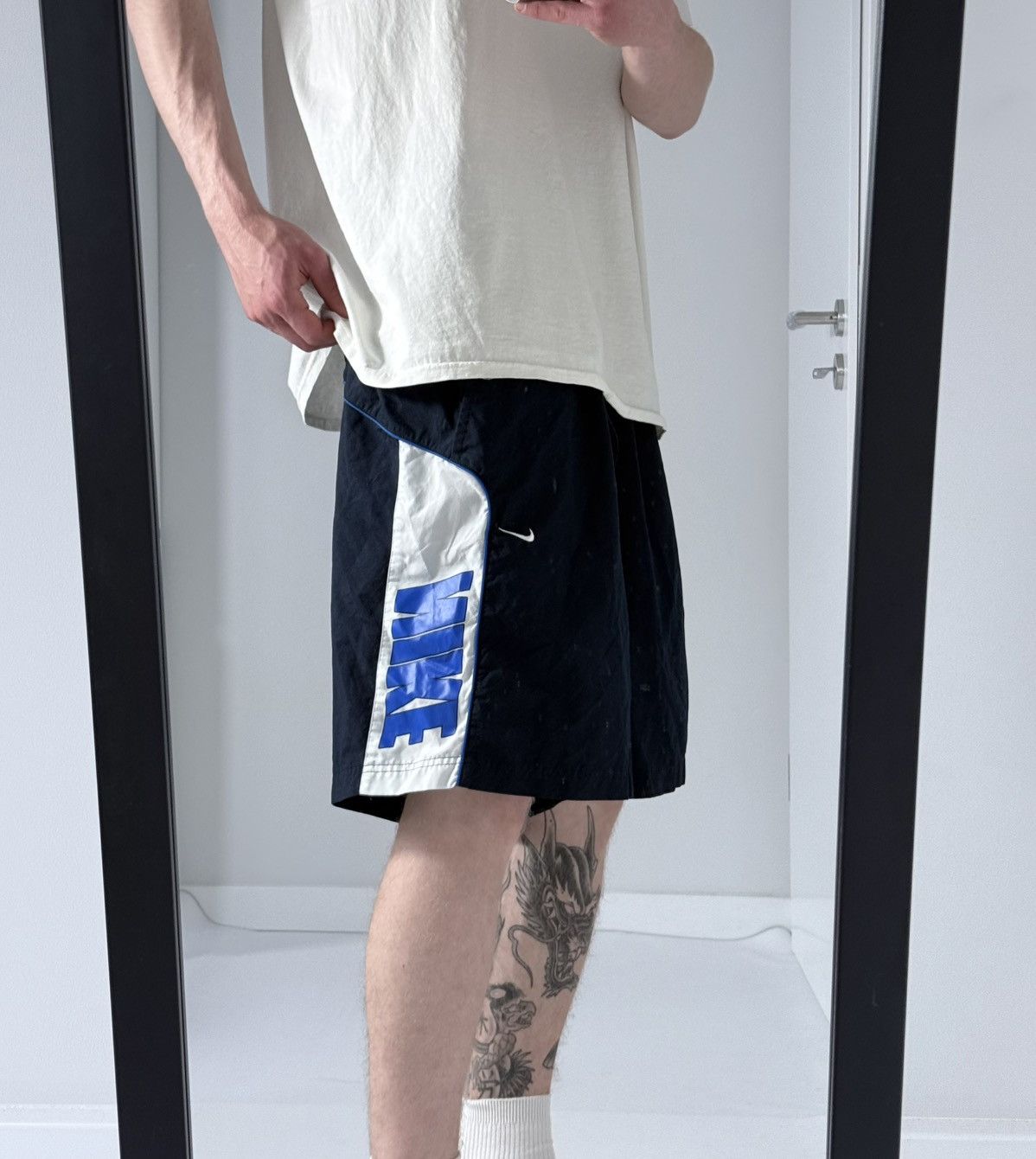 Nike Vintage Nike y2k streetwear nylon track shorts Size US 32 / EU 48 - 2 Thumbnail