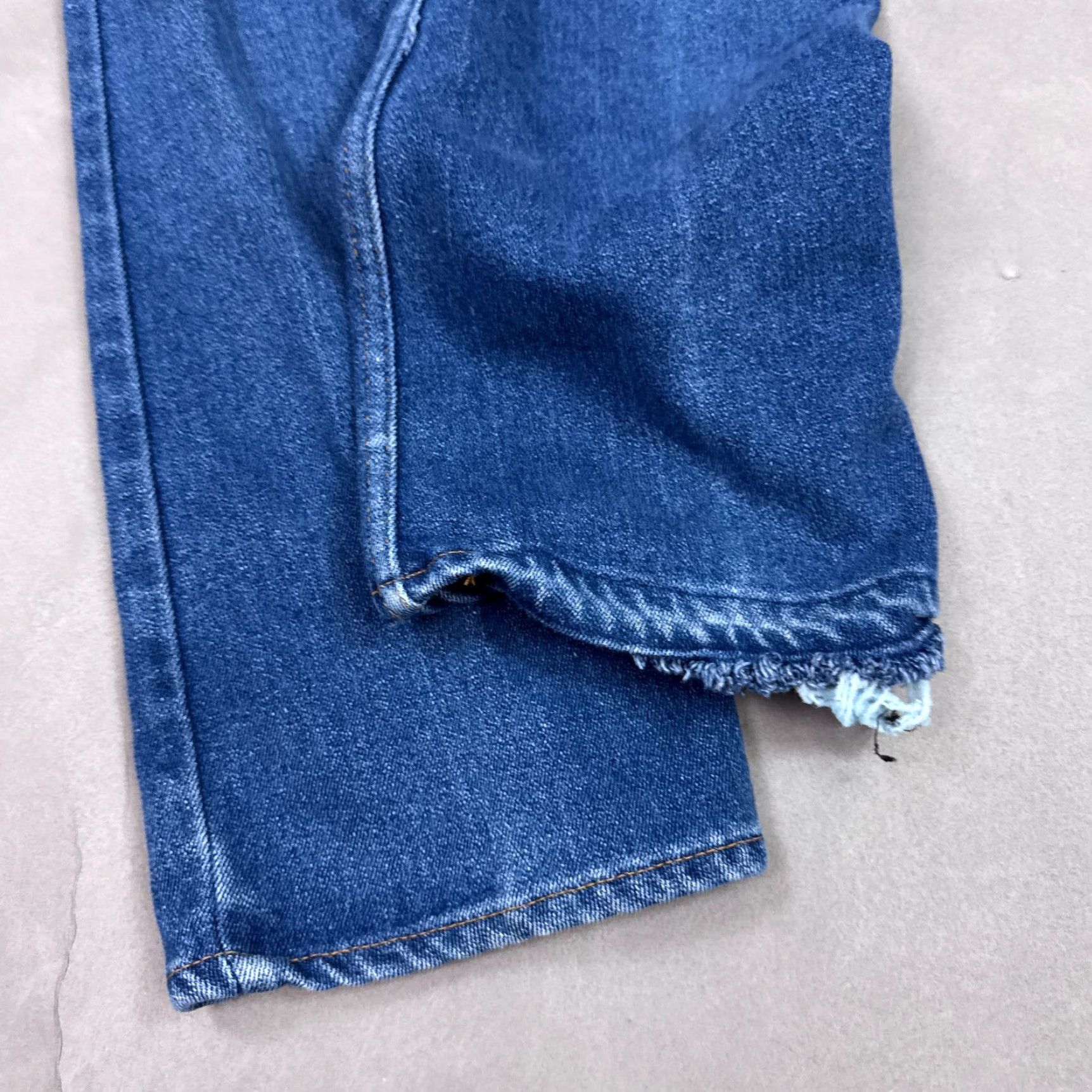 Levi's VINTAGE Levi's Jeans Mens 34x32 Blue 90s Denim Pants 547 Faded Levi's 500 Series 5-Pocket Regular Medium Wash 32in Inseam Mens Jeans Size US 34 / EU 50 - 6 Thumbnail