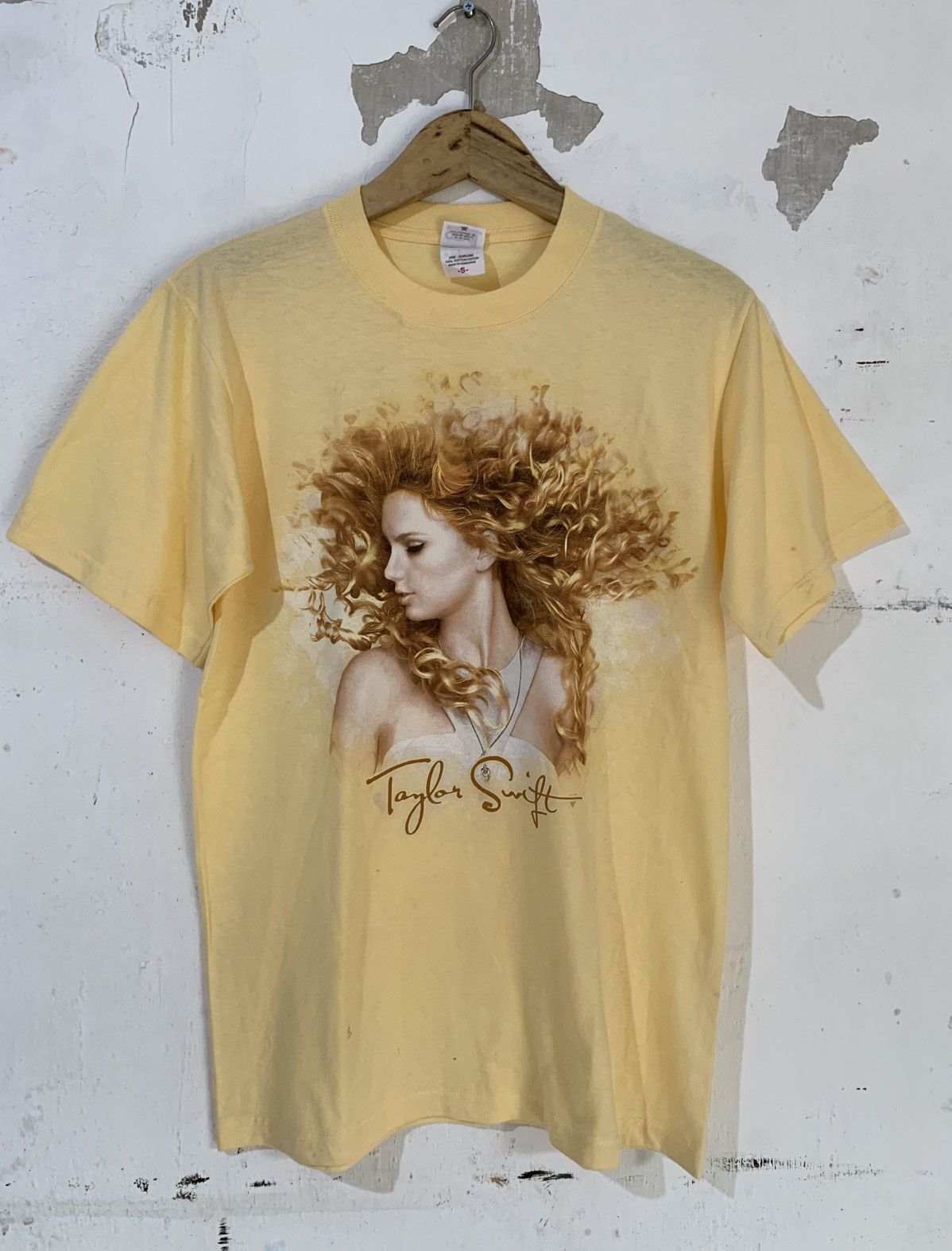 Band Tees × Vintage Vintage Taylor Swift fearless tour tee Size US S / EU 44-46 / 1 - 1 Thumbnail