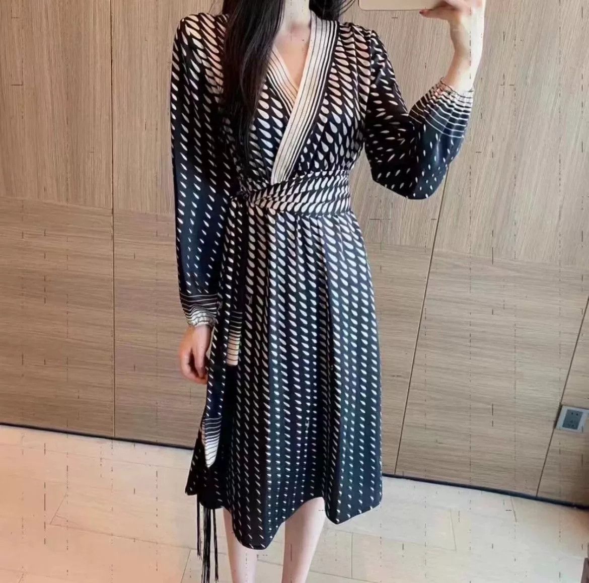 Gucci Authentic Gucci Runway Silk Dress 36 Size XS / US 0-2 / IT 36-38 - 1 Thumbnail