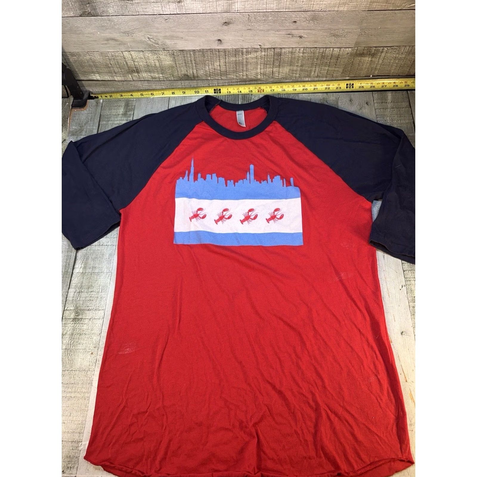Vintage Chicago Raglan T Shirt Large USA Shirt Men Chicago Skyline Flag Lobster Graphic Red Size US L / EU 52-54 / 3 - 2 Thumbnail