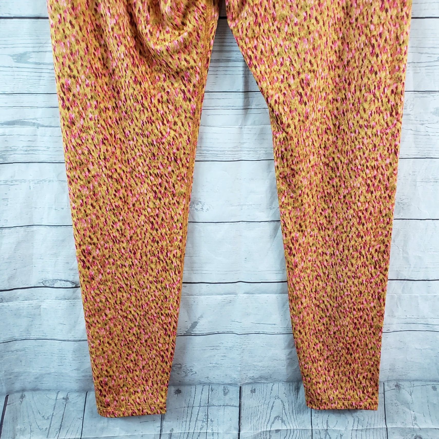 Lou & Grey Lou & Grey Womens Leggings Sz Large Pink Orange High Rise Color Multicolor Inseam 26.5 in Activewear Size 36" / US 14 / IT 50 - 5 Thumbnail