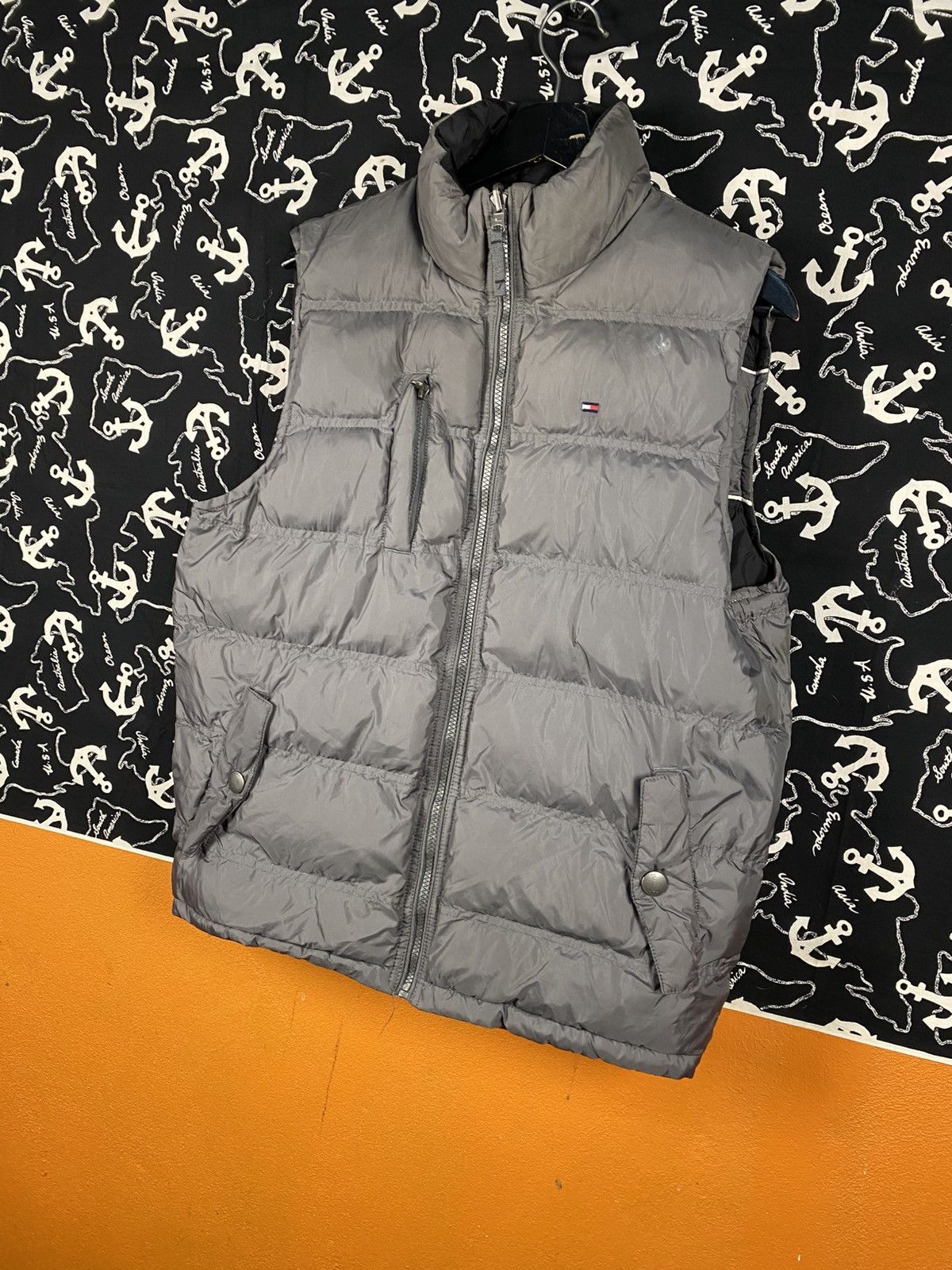 Tommy Hilfiger Tommy Hilfiger Puffer Vest Grey Sleeveless Jacket Japan Size US S / EU 44-46 / 1 - 17 Thumbnail