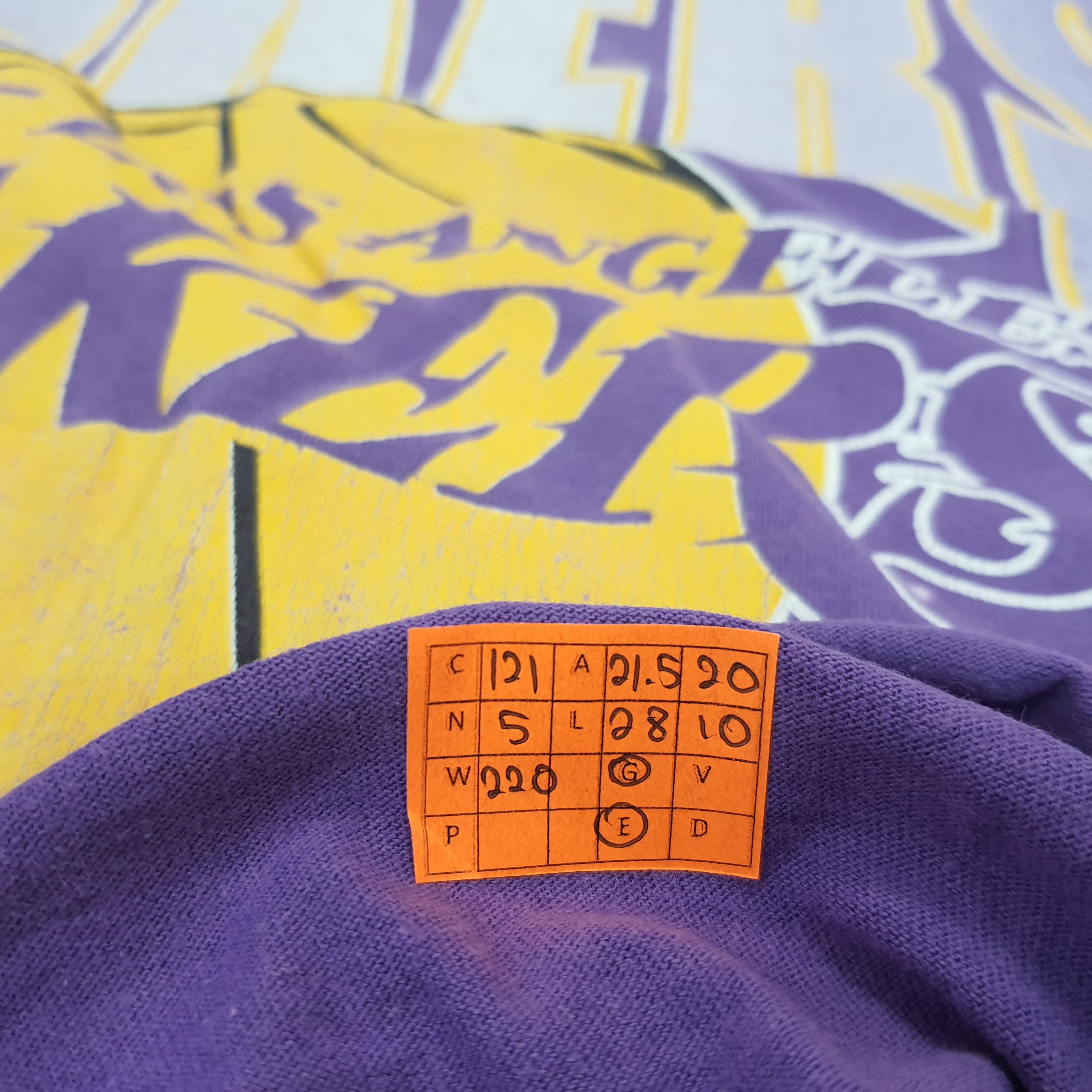 NBA × Vintage Vintage L.A. Lakers Basketball T-shirt Size US L / EU 52-54 / 3 - 8 Thumbnail
