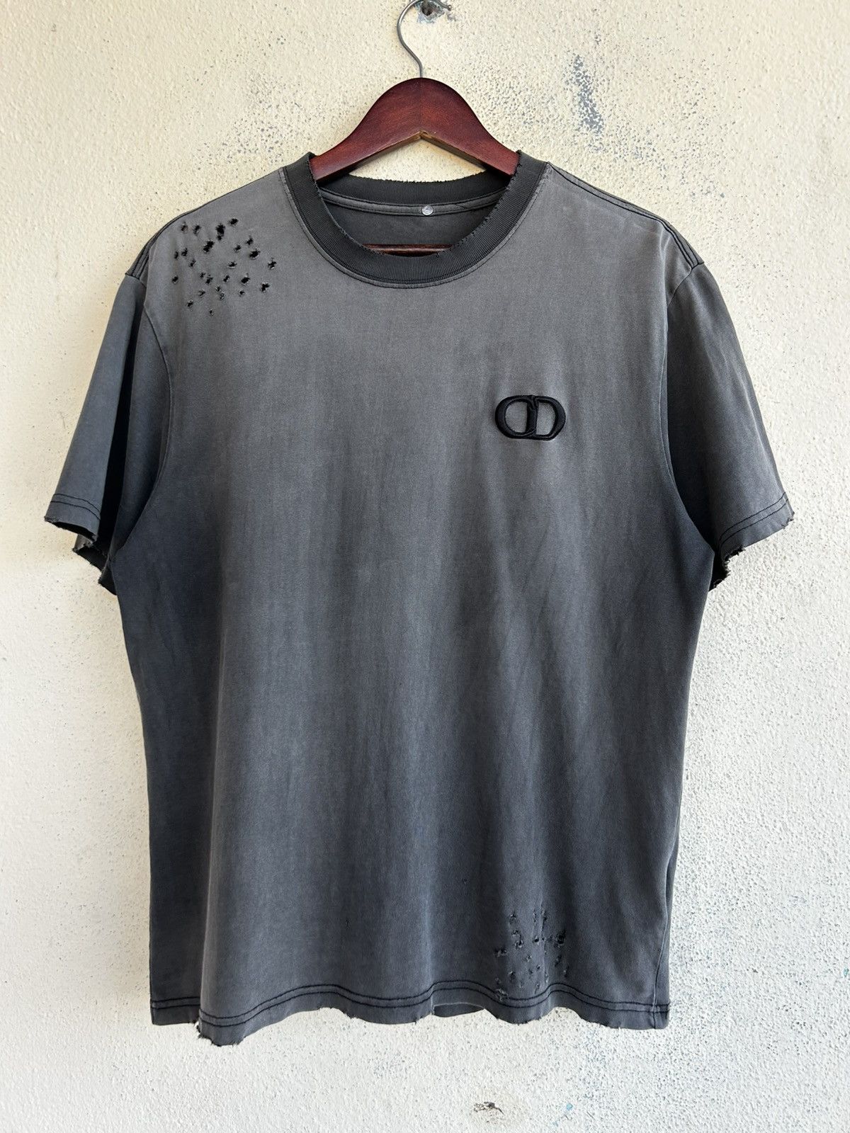 Dior Christian Dior CD Embroidered Sunfaded Distressed Tshirt Size US XL / EU 56 / 4 - 1 Thumbnail