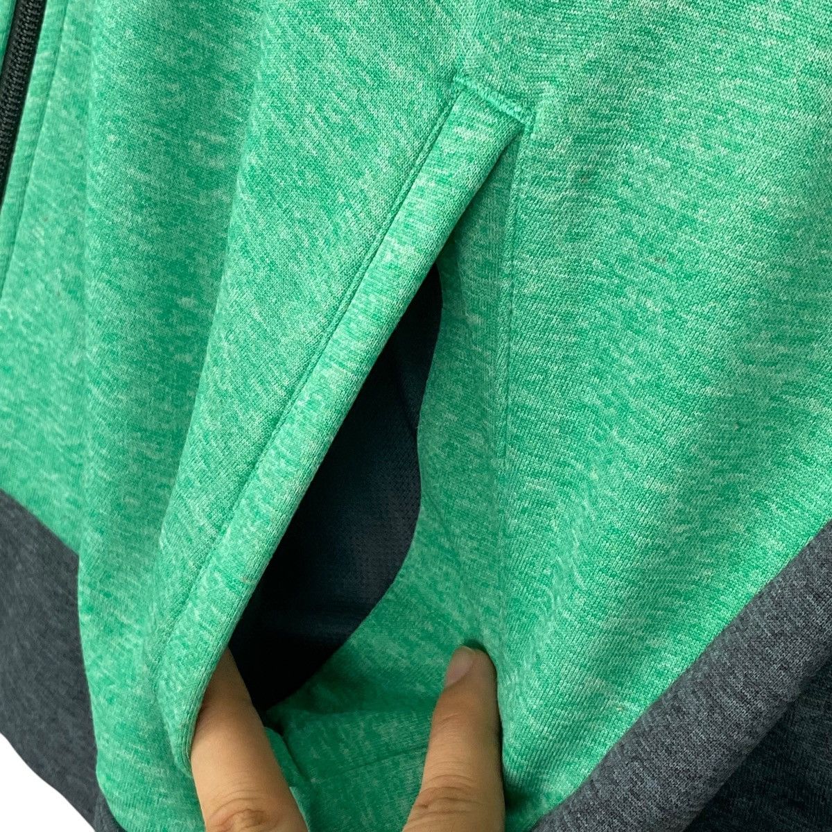 Vintage Vintage Adidas Embroidery Crewneck Sweatshirt Black/Green Size US M / EU 48-50 / 2 - 6 Thumbnail