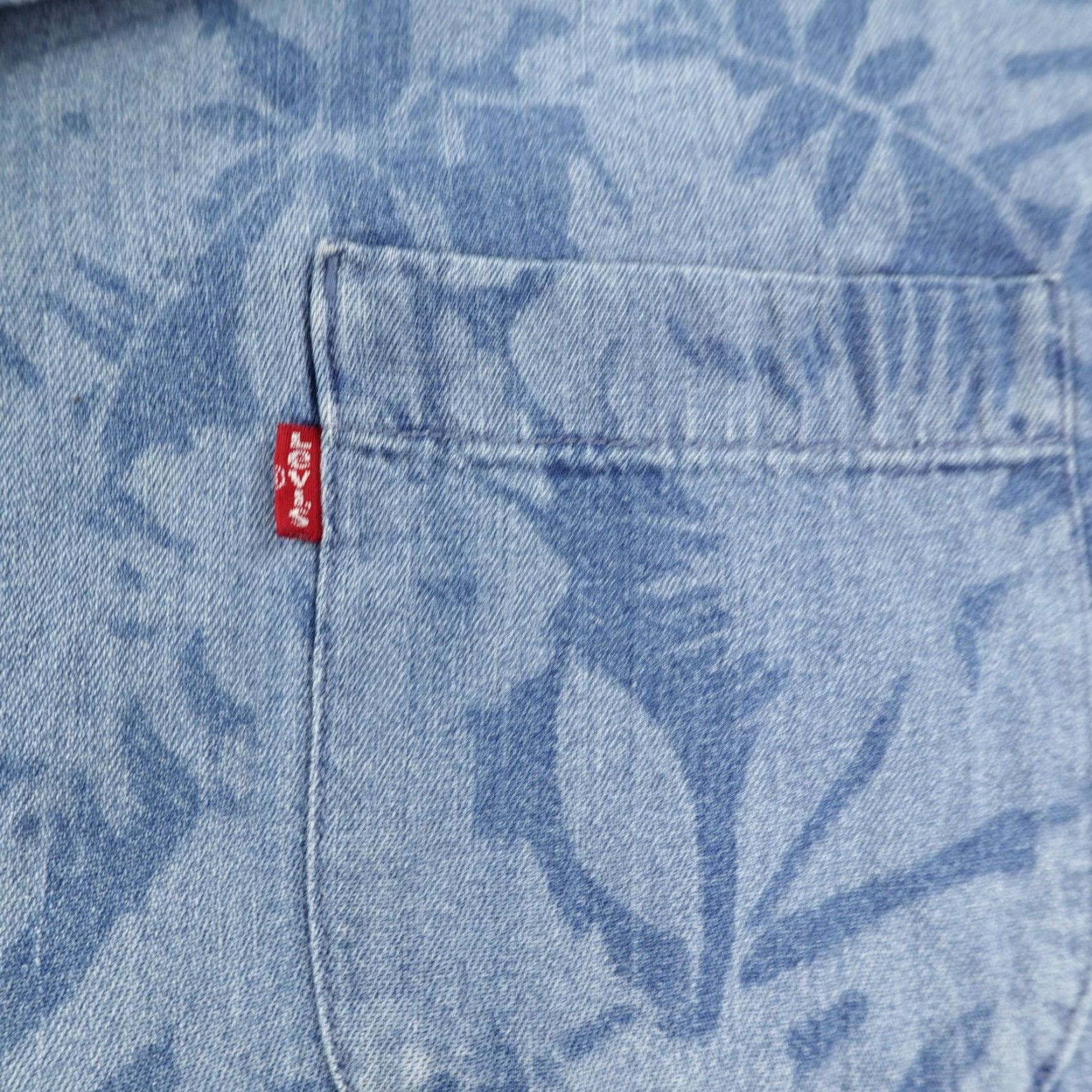 Levi's Levi's Button-Up Shirt Men Large Floral Chambray Blue White Short Sleeve Casual Travel Size US L / EU 52-54 / 3 - 3 Thumbnail