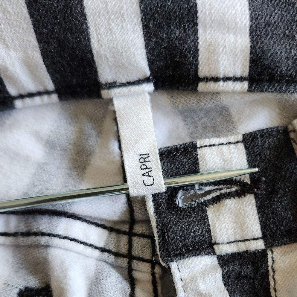 Rag & Bone Rag & Bone Black & White Striped Capri Jeans Sz 26 Size 26" / US 2 / IT 38 - 7 Thumbnail
