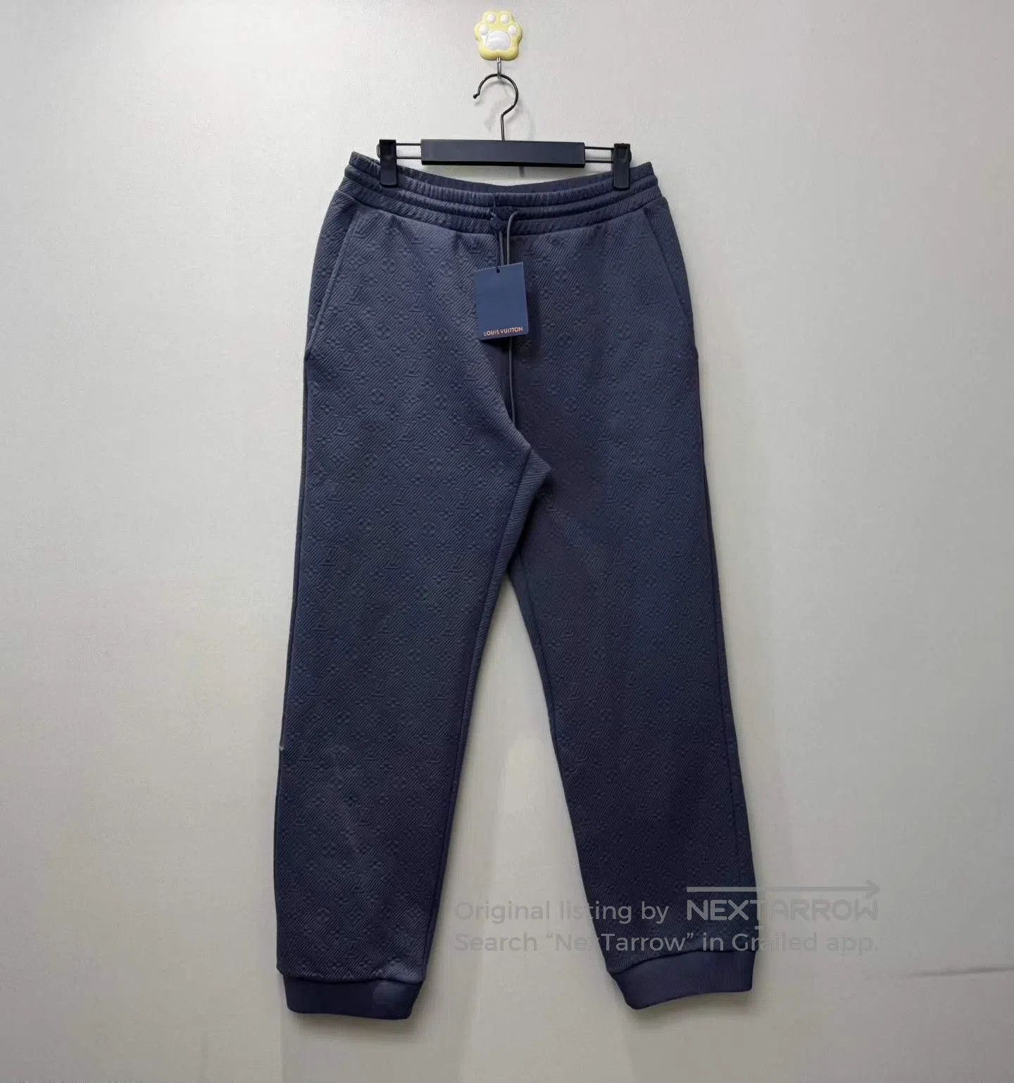 Louis Vuitton Louis Vuitton size L Heather Grey Embossed Full Logo Pants Size US 27 - 1 Thumbnail
