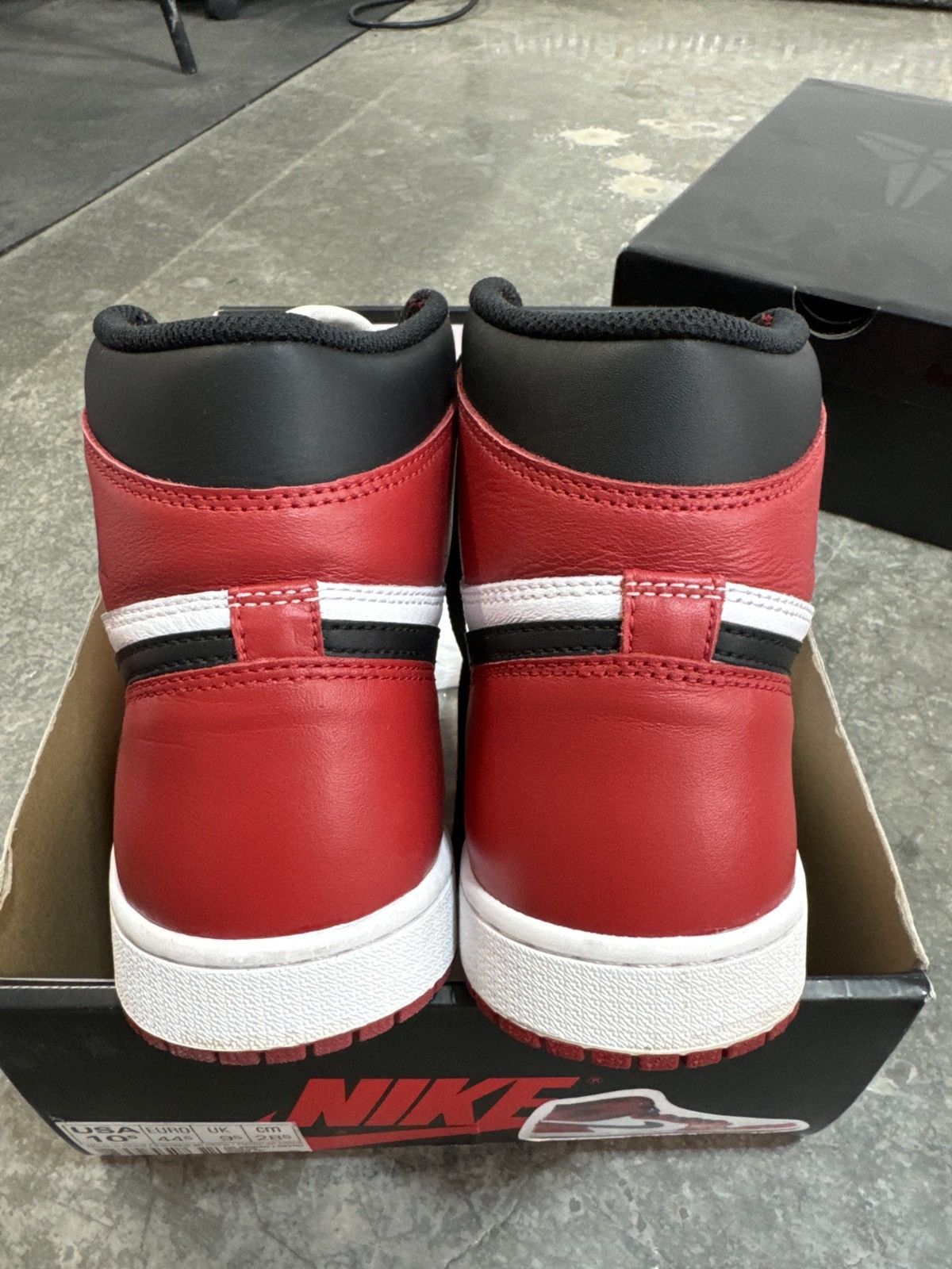 Jordan Brand × Nike Jordan 1 Chicago Size US 10.5 / EU 43-44 - 13 Thumbnail