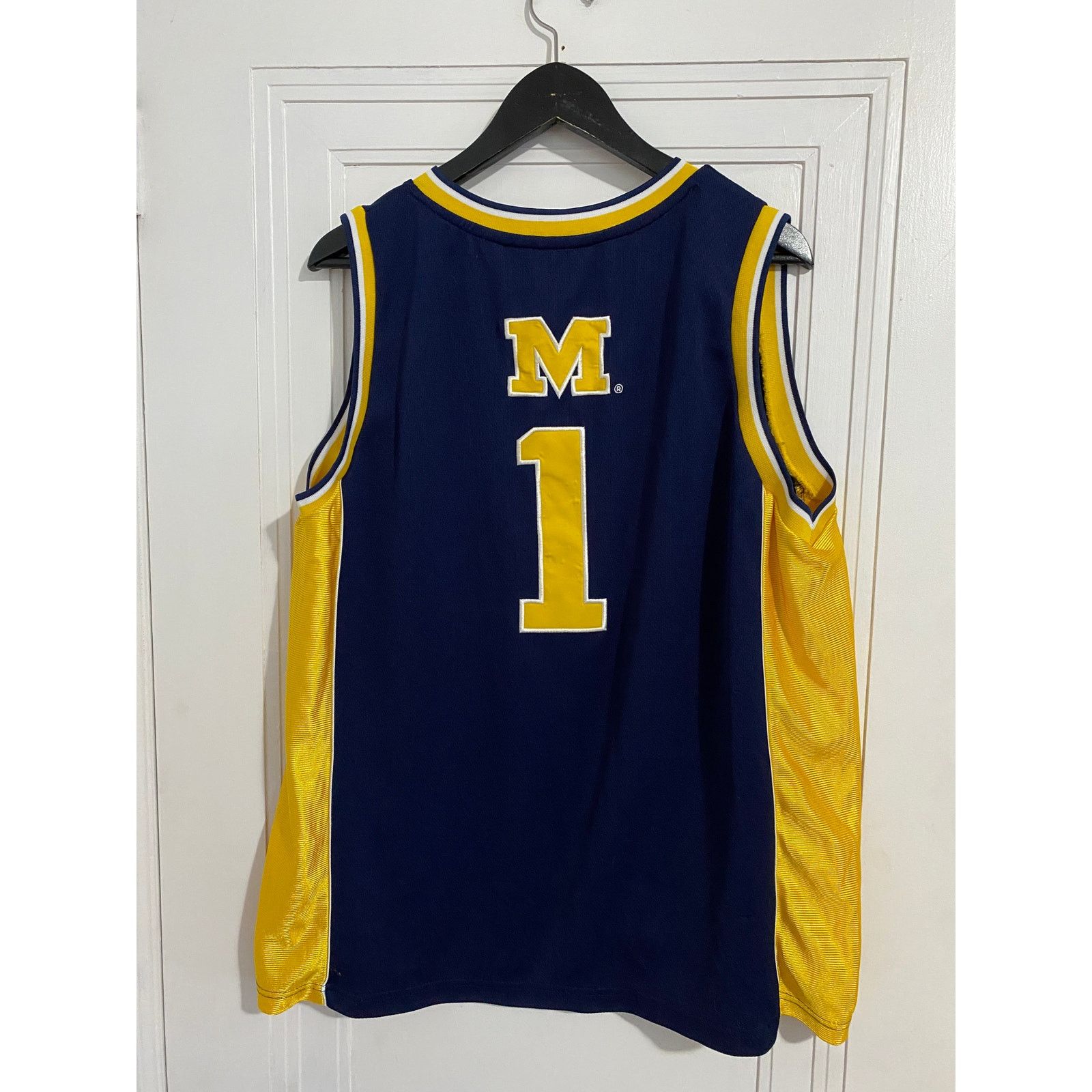 Colosseum Athletics Michigan Wolverines College Basketball Jersey Size XL Size US XL / EU 56 / 4 - 7 Thumbnail