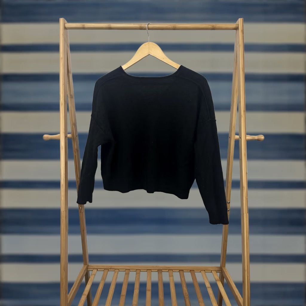Vintage Pilcro Anthropologie Cropped Boxy 100% Cashmere Black V-Neck Sweater Size M Womens Pullover Size M / US 6-8 / IT 42-44 - 1 Thumbnail