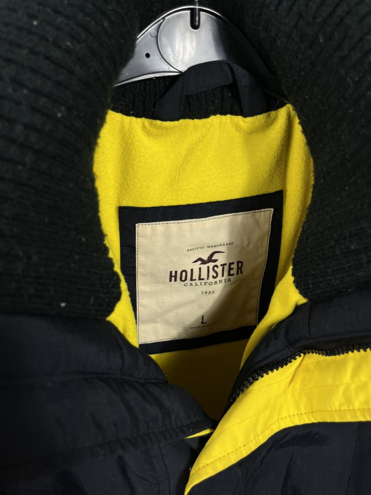 Hollister Hollister Navy Jacket Yellow Lining Size L Winter Size US L / EU 52-54 / 3 - 4 Thumbnail