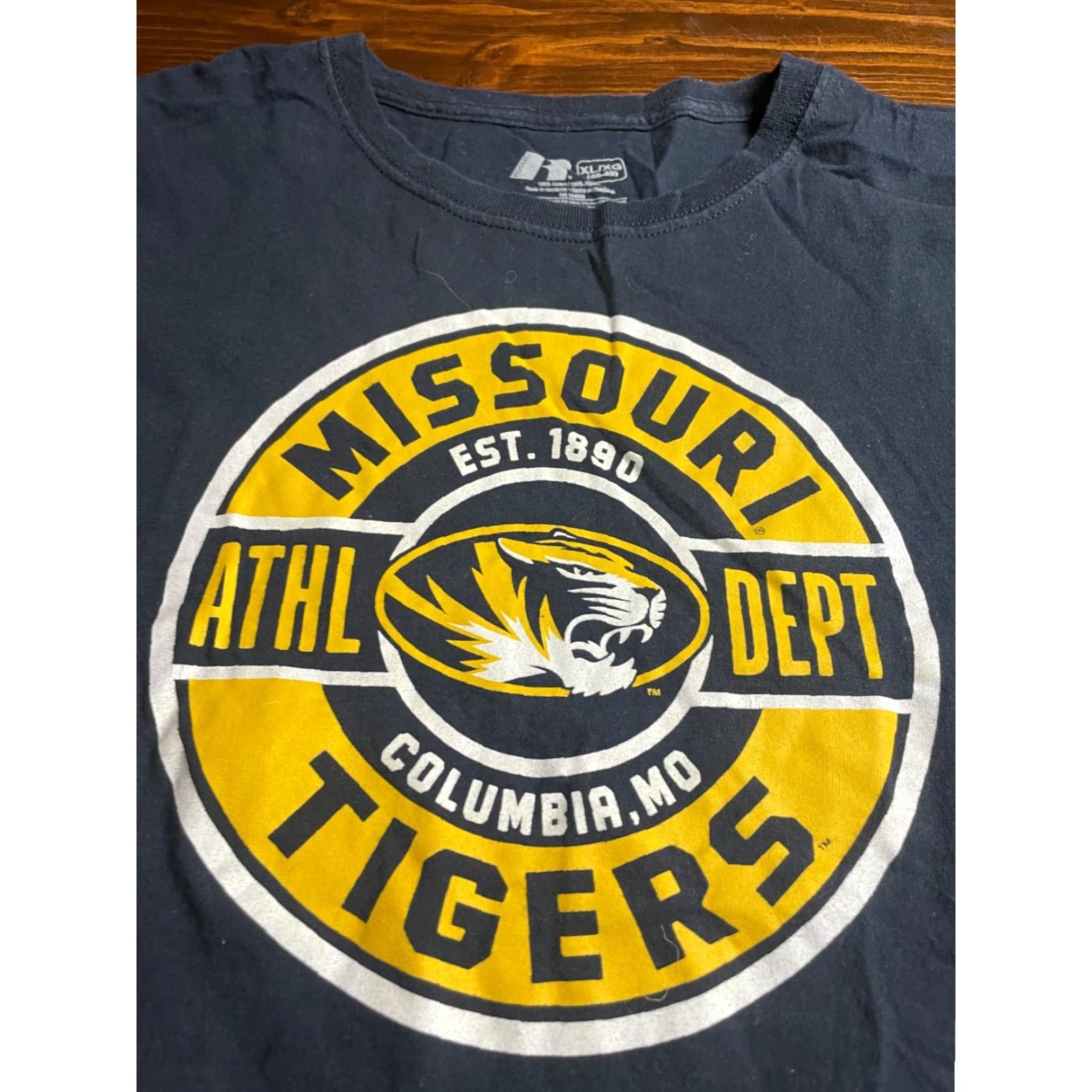Vintage Russell R T-Shirt Men’s XL Black Missouri Tigers Columbia Shirt Short Sleeve Graphic Print Vintage No Size US XL / EU 56 / 4 - 3 Thumbnail
