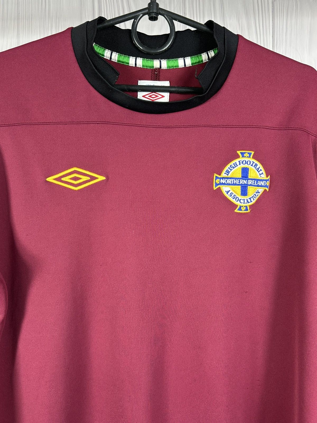 Umbro NORTHERN IRELAND 2010/11 Goalkeeper Jersey Shirt Size M Size US M / EU 48-50 / 2 - 4 Thumbnail