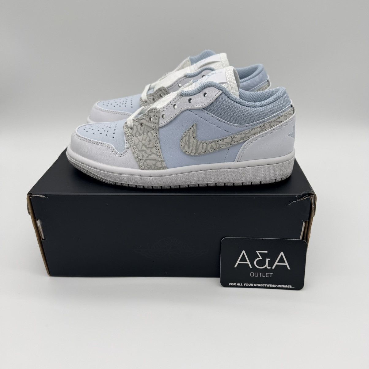 Jordan Brand Jordan 1 Low SE Blue Tint Elephant Tint US 4 Brand New Size US 4 / IT 34 - 1 Thumbnail