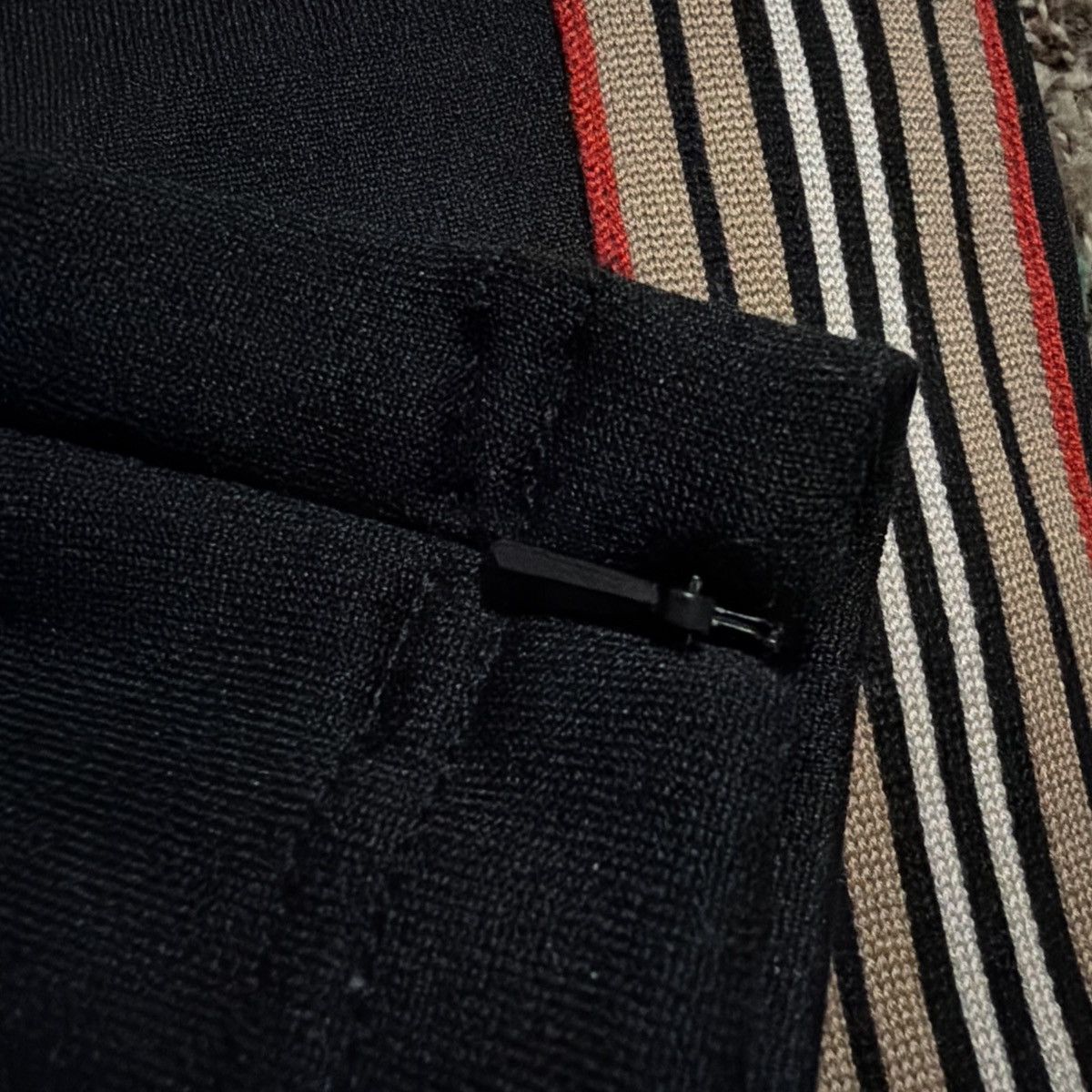Burberry Burberry Sweatpants Size US 34 / EU 50 - 9 Thumbnail