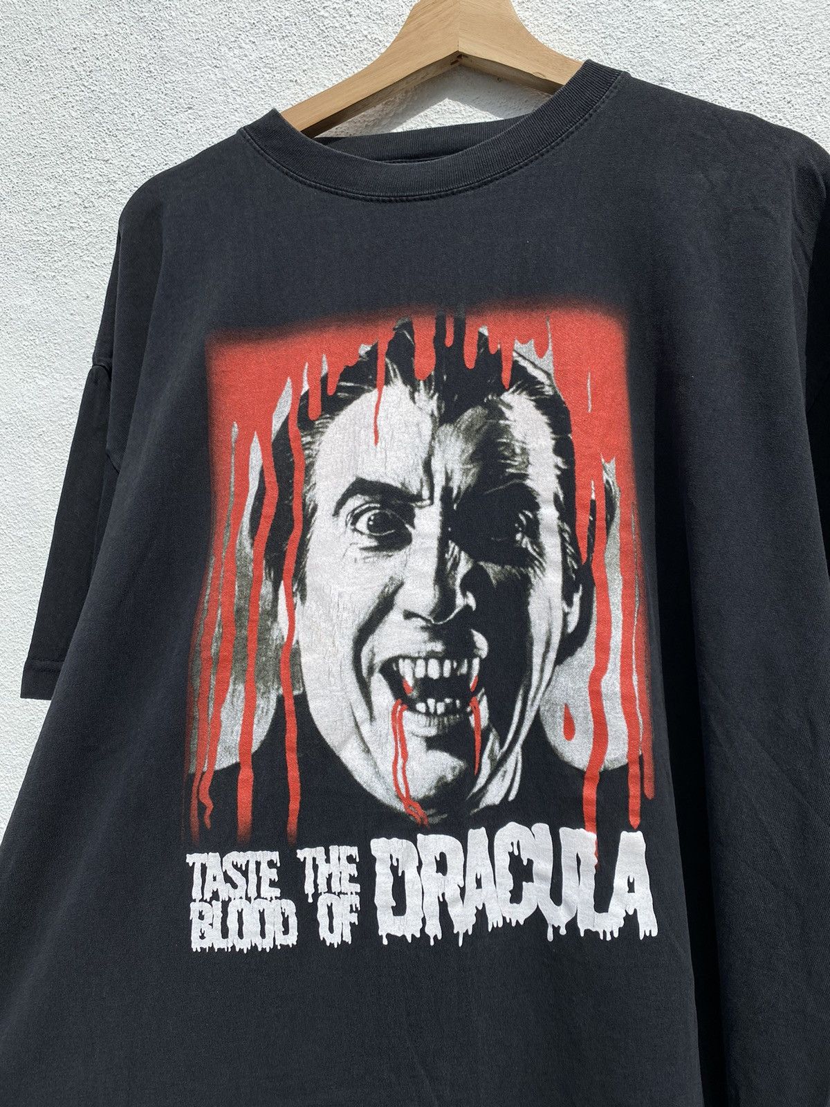Band Tees Vintage Movie Taste the Blood of Dracula Size US XL / EU 56 / 4 - 5 Thumbnail