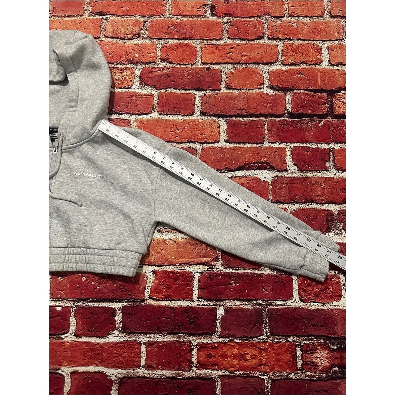 Alphalete Athletics Alphalete cropped zip up hoodie size small Size S / US 4 / IT 40 - 7 Thumbnail