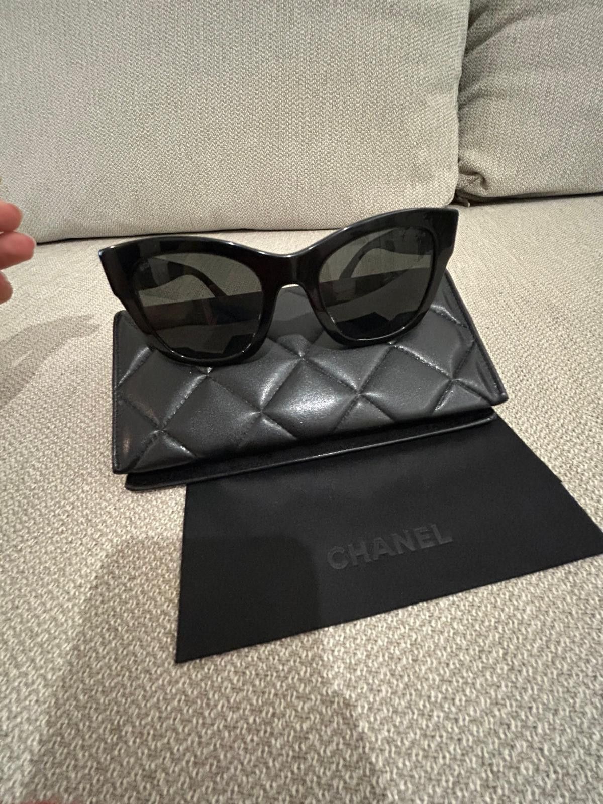 Chanel Chanel Black Frame "CC" Heart Logo Sunglasses Size ONE SIZE - 3 Thumbnail