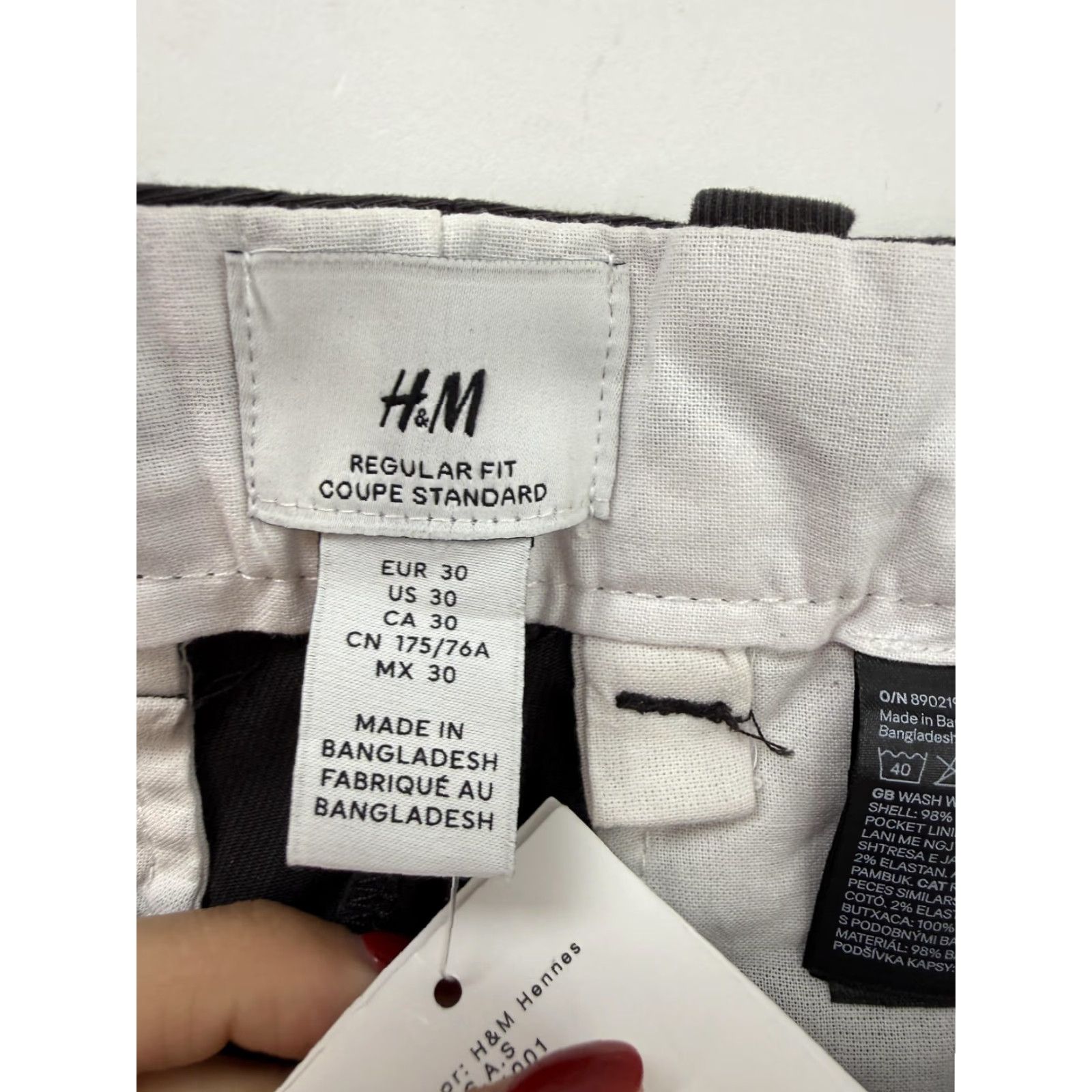H&M H&M Pants Mens 30 Black Regular Fit Corduroy Pleated Stretch Chino Casual Regular Fit Mens 30 Black Corduroy Chino Pants Size US 30 / EU 46 - 4 Thumbnail
